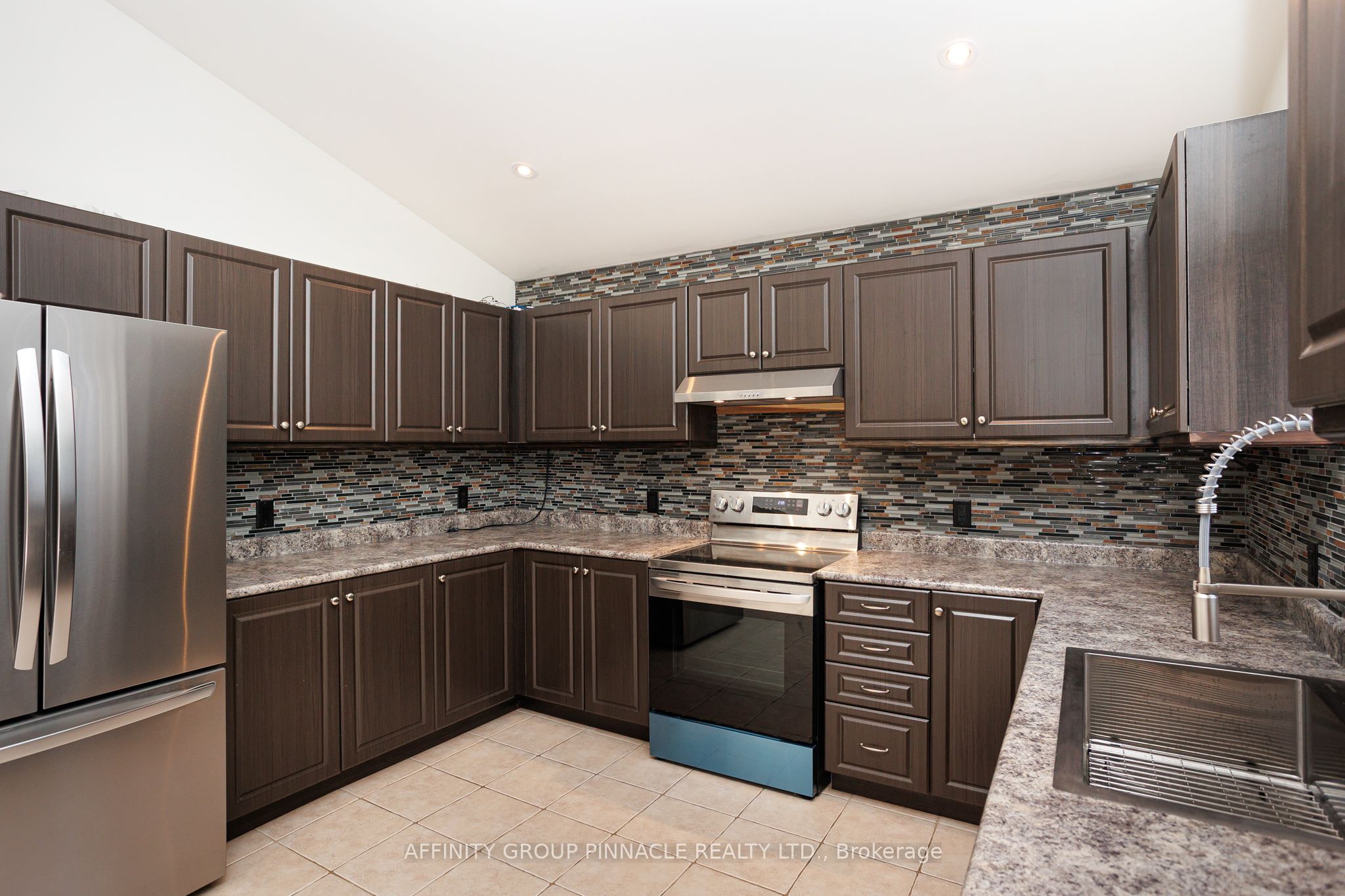 103 Cook St Property Photo 22