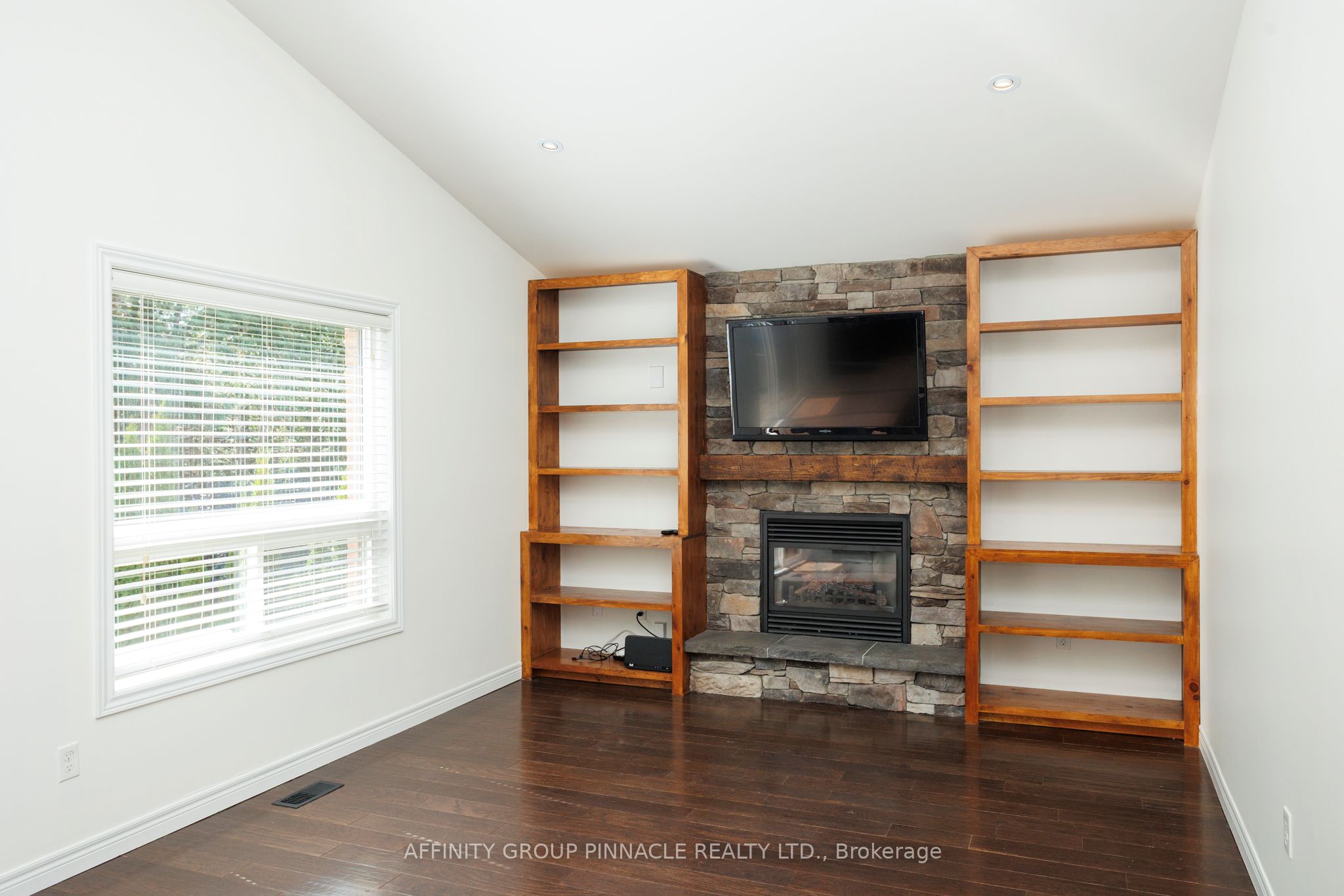 103 Cook St Property Photo 26