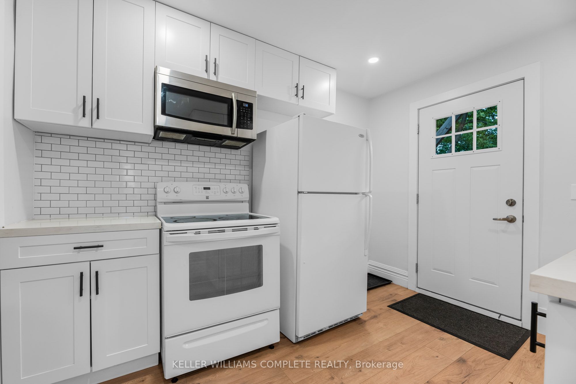 199 Balmoral Ave N Property Photo 3