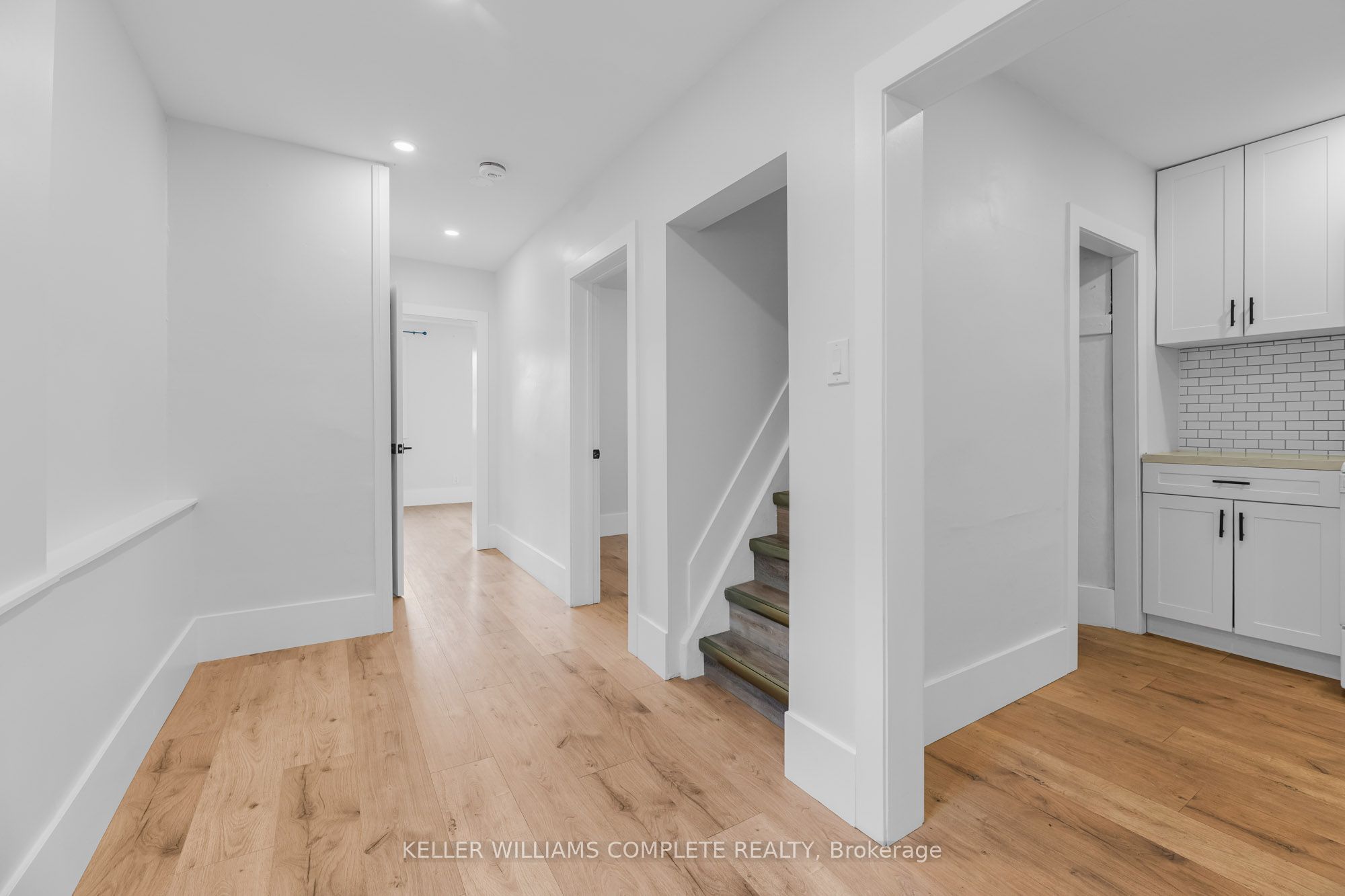 199 Balmoral Ave N Property Photo 6