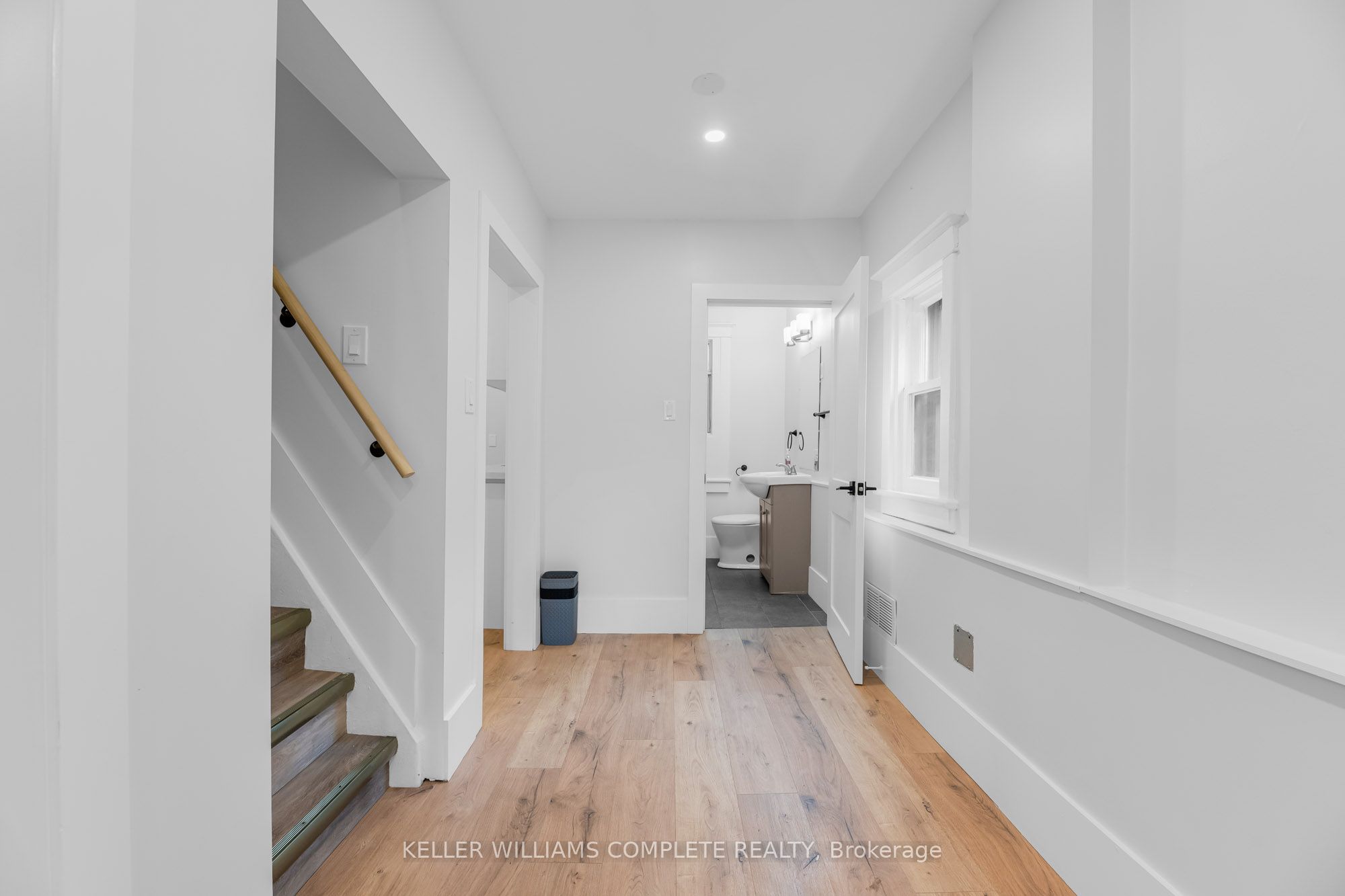 199 Balmoral Ave N Property Photo 7