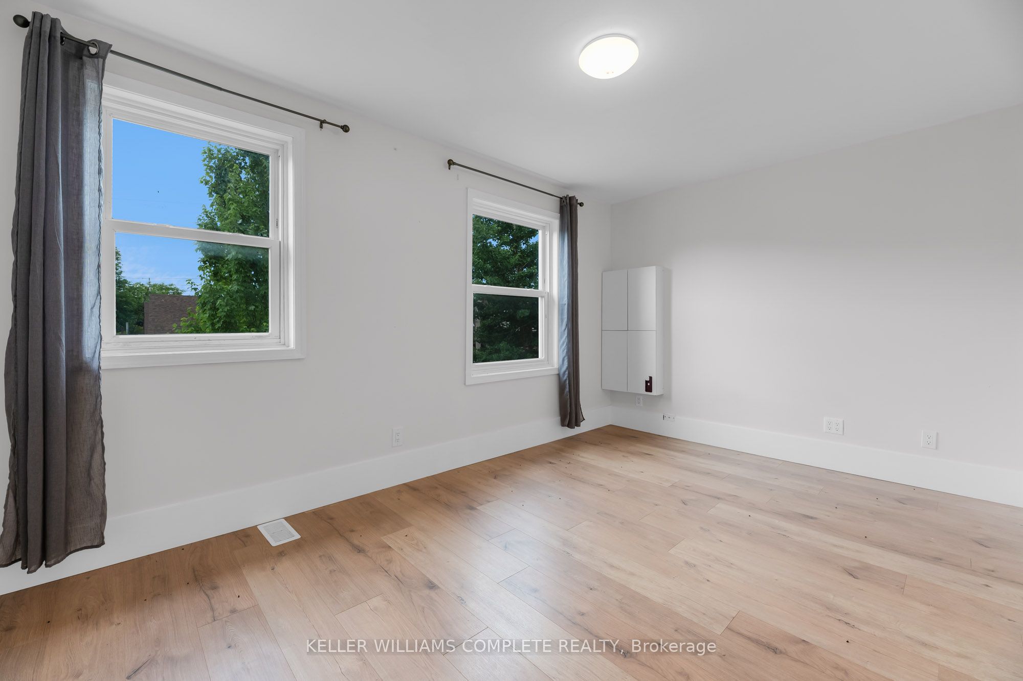 199 Balmoral Ave N Property Photo 9