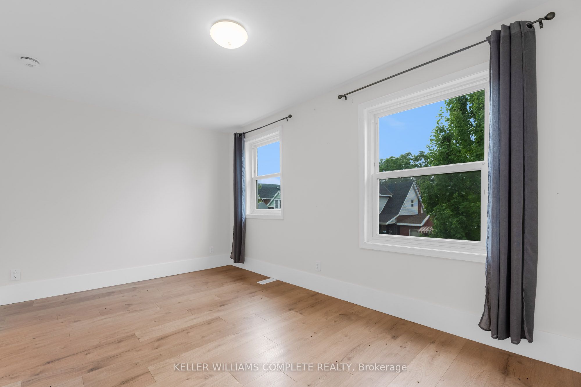 199 Balmoral Ave N Property Photo 11