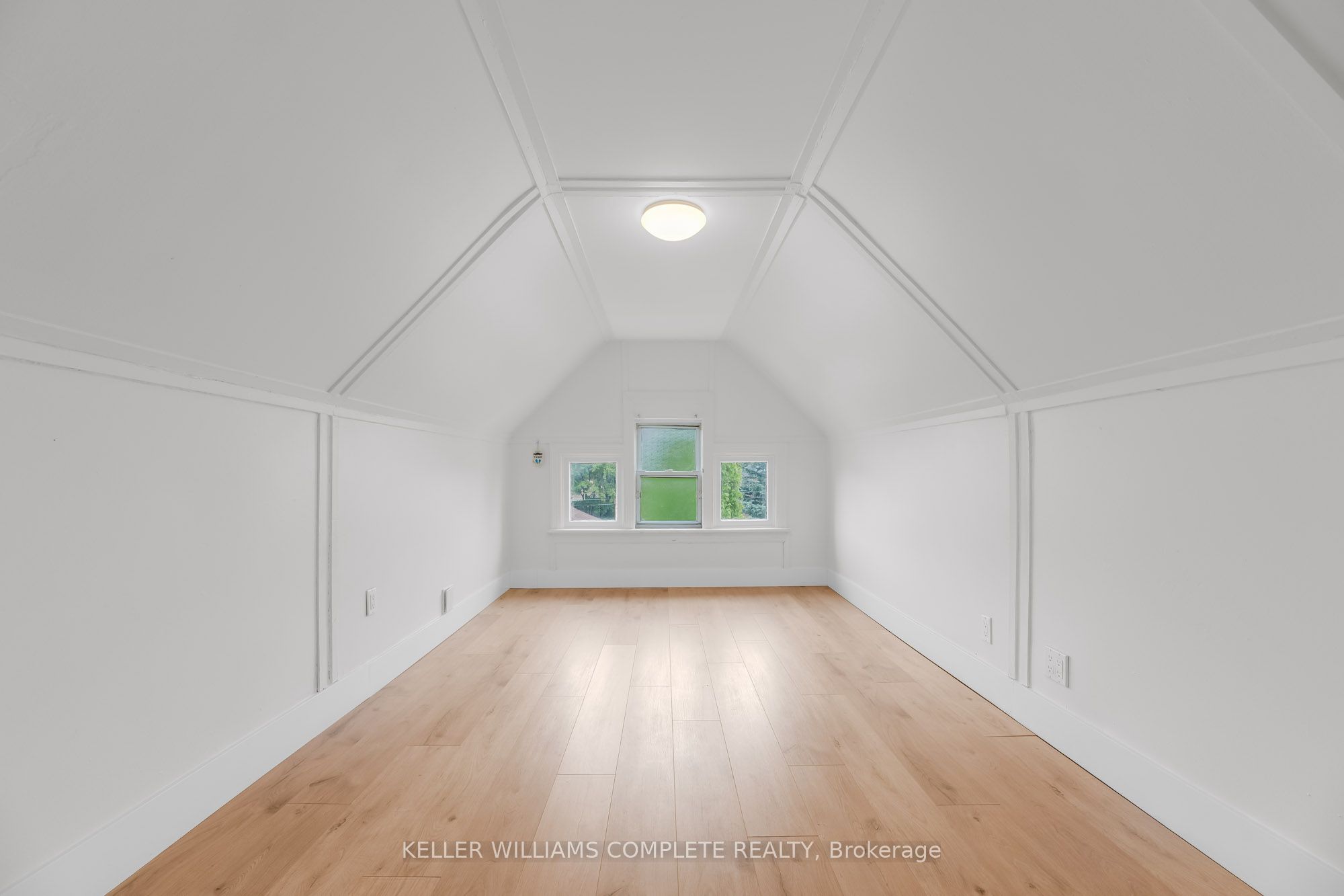 199 Balmoral Ave N Property Photo 14