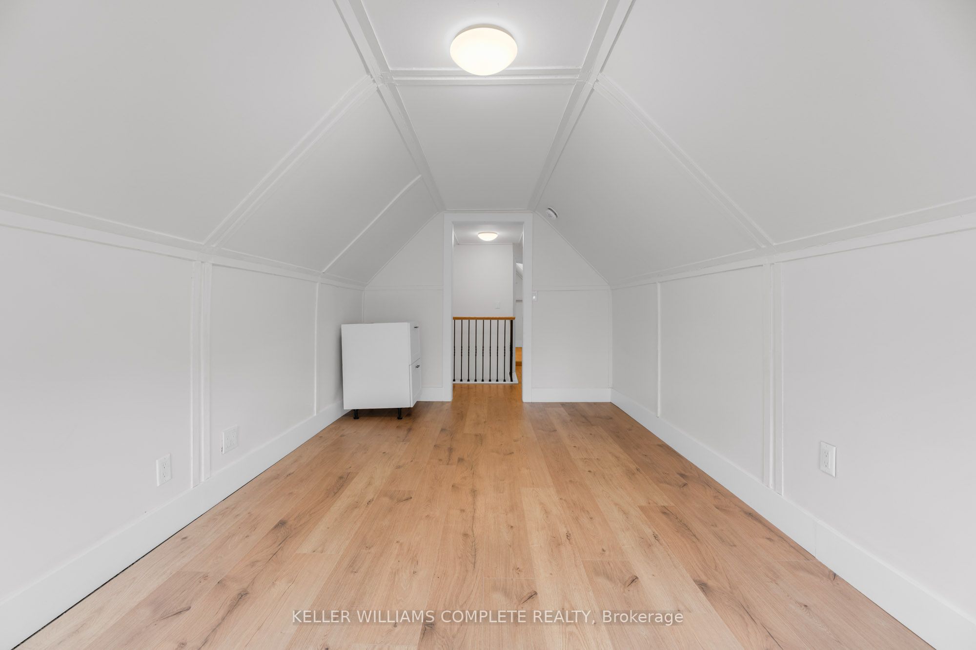 199 Balmoral Ave N Property Photo 15