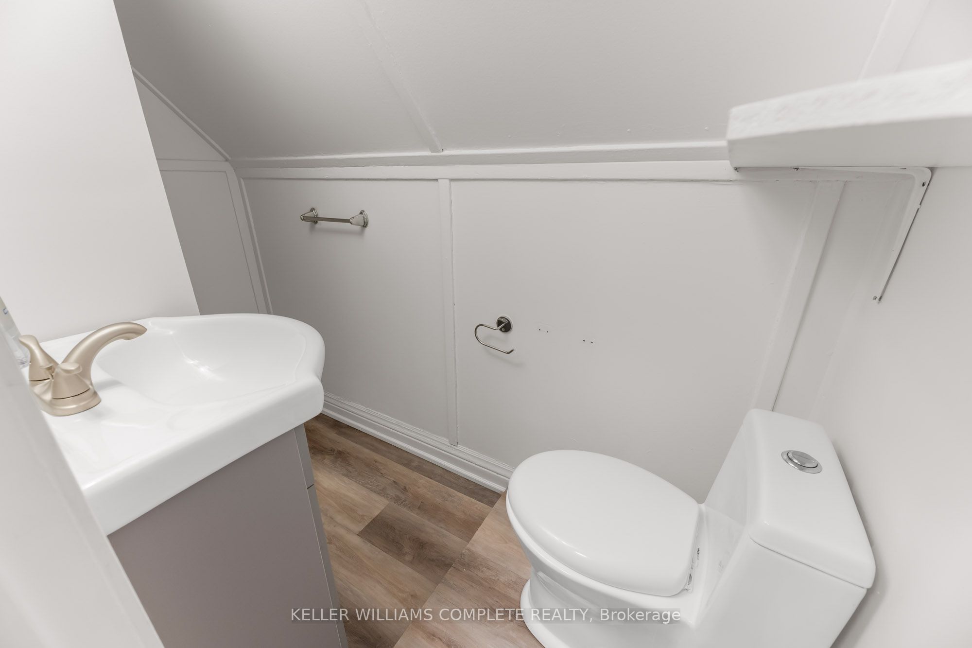 199 Balmoral Ave N Property Photo 16