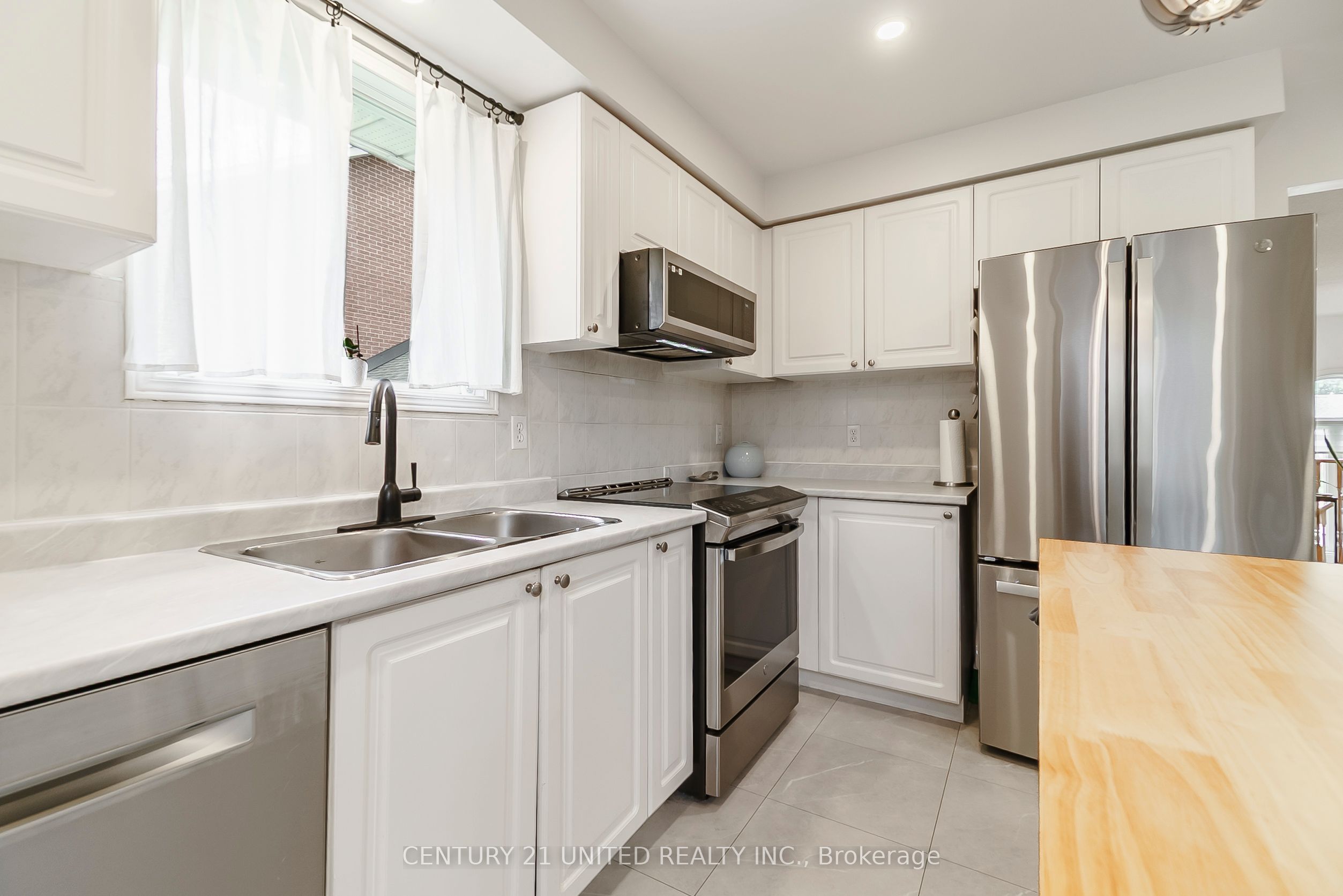 1455 Glenforest Crescent Property Photo 18