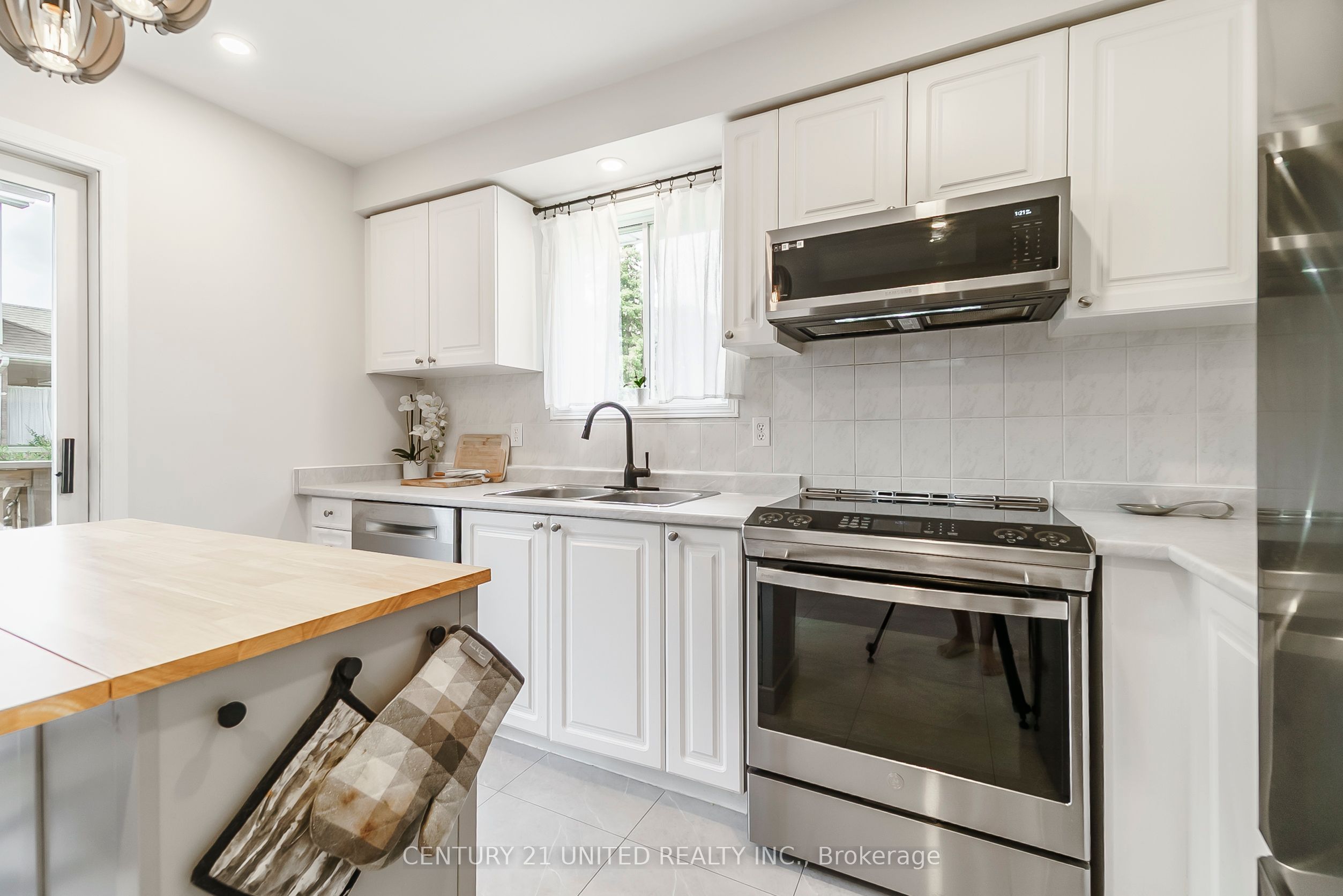 1455 Glenforest Crescent Property Photo 19