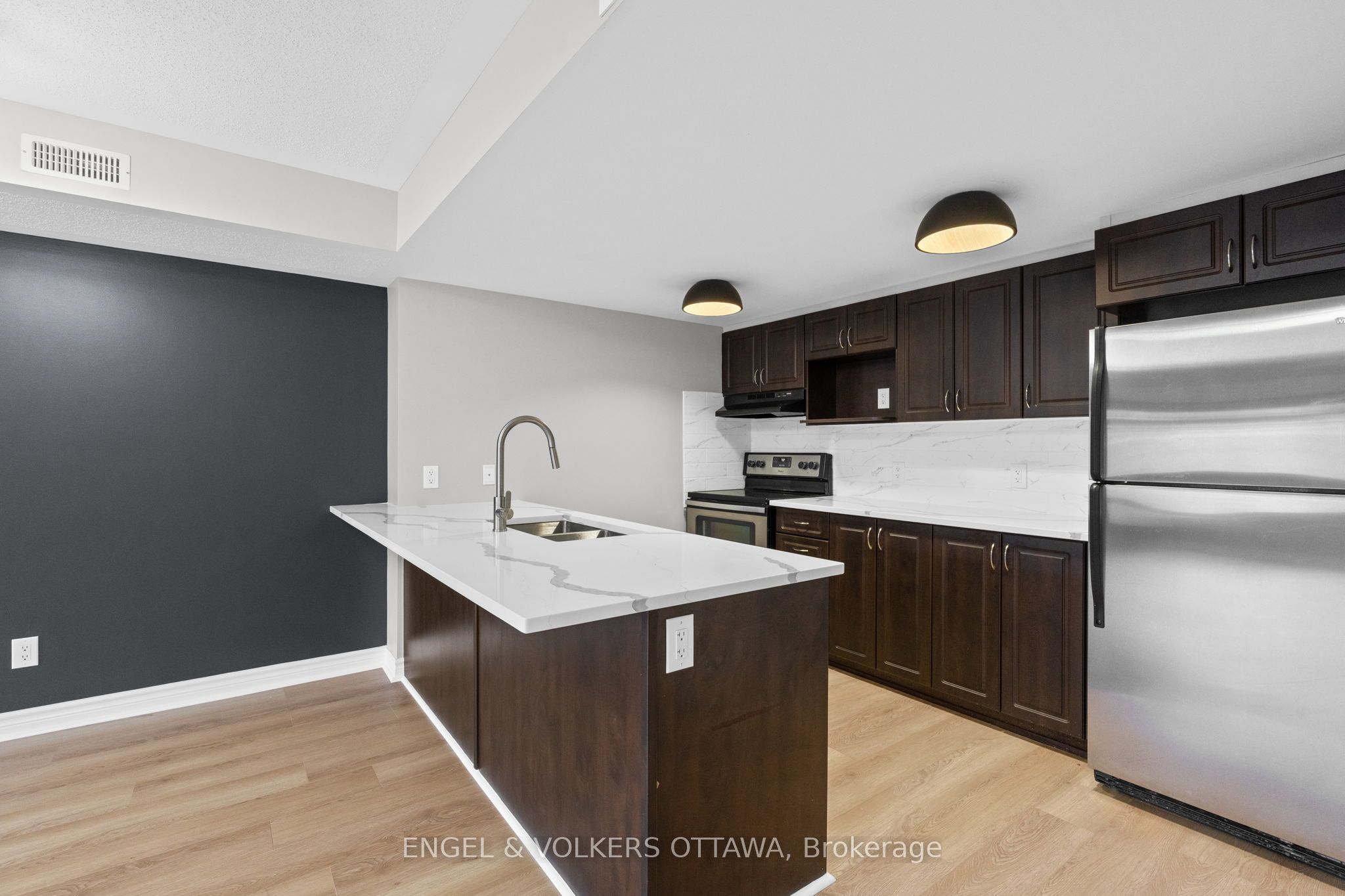 261 Titanium Priv Property Photo 6