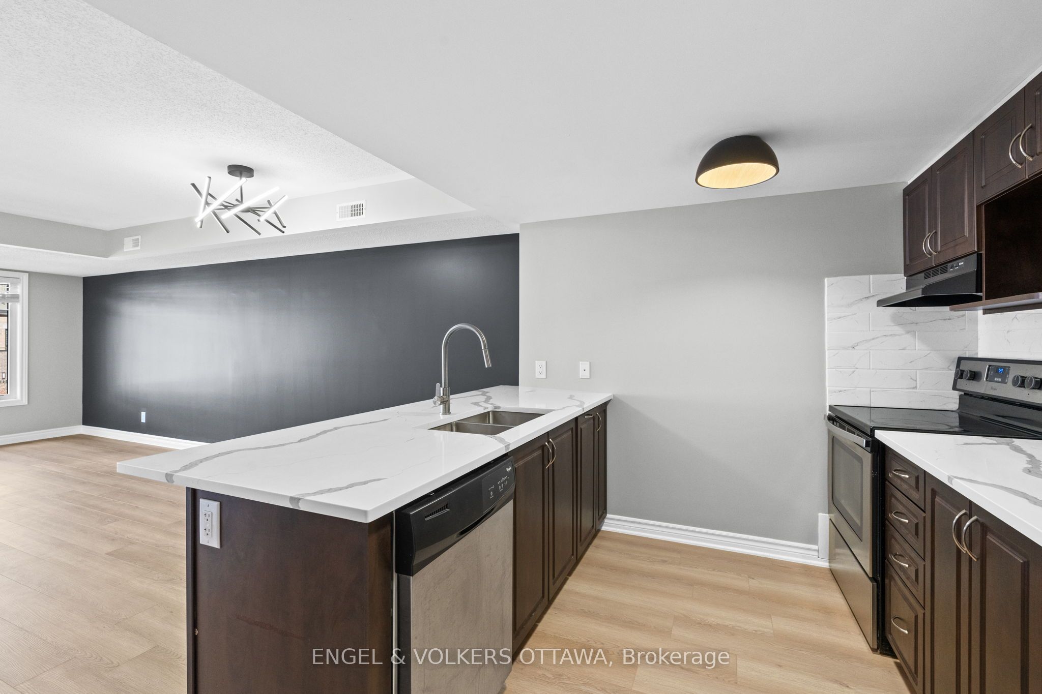 261 Titanium Priv Property Photo 7