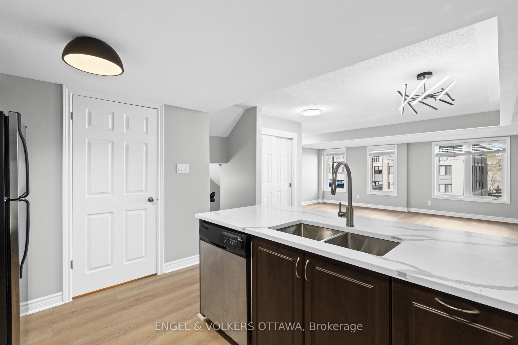 261 Titanium Priv Property Photo 8