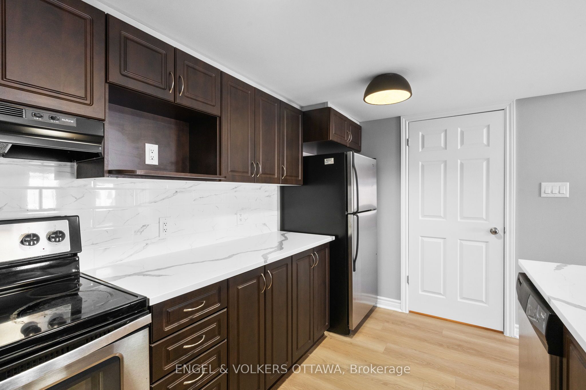 261 Titanium Priv Property Photo 9