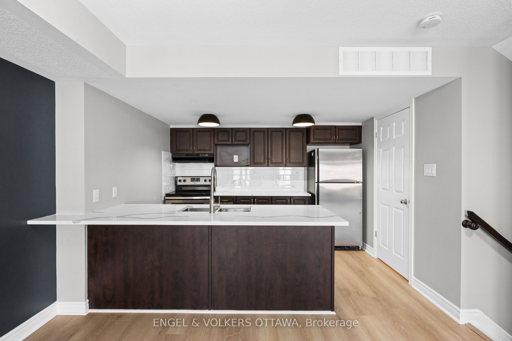 261 Titanium Priv Property Photo 10