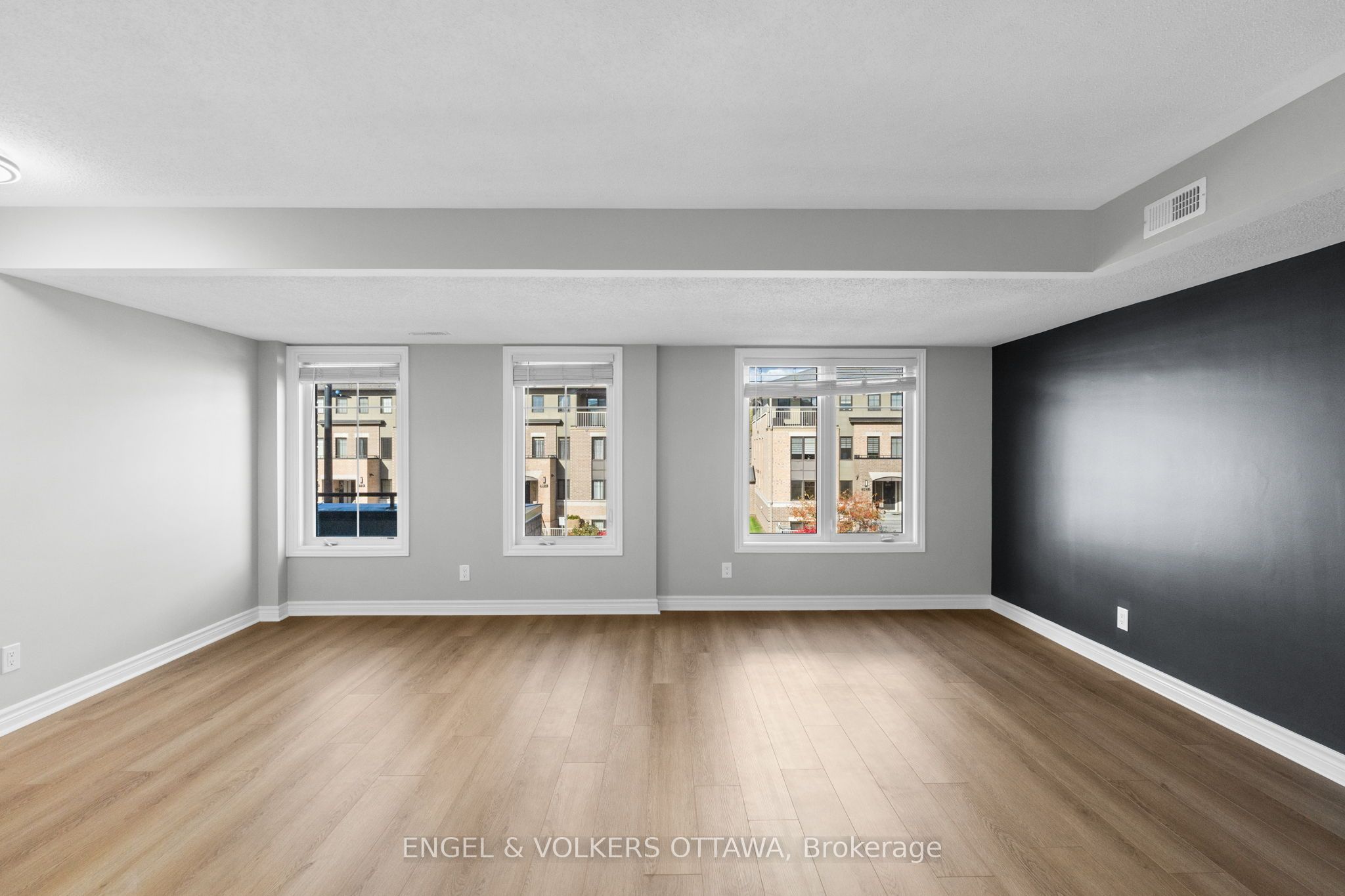 261 Titanium Priv Property Photo 11