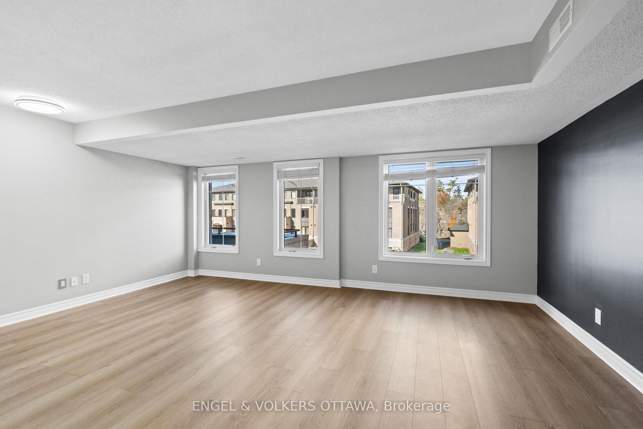 261 Titanium Priv Property Photo 12