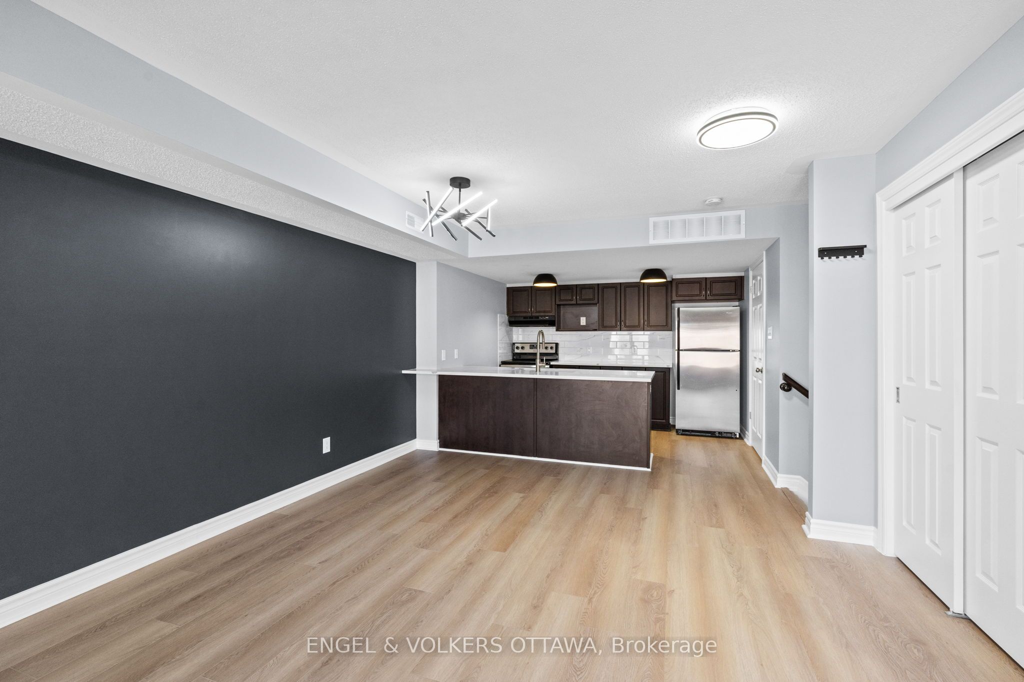 261 Titanium Priv Property Photo 14