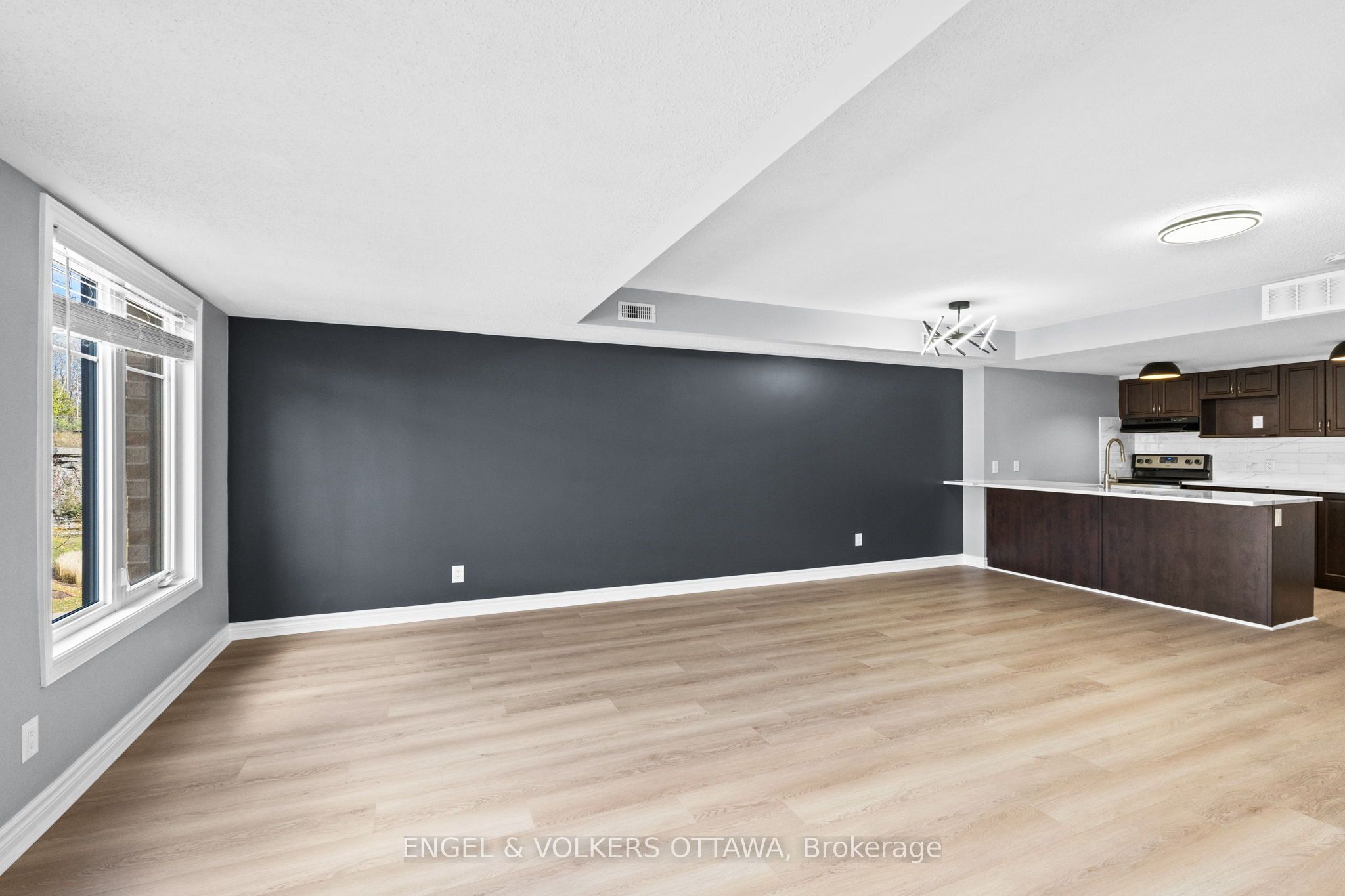 261 Titanium Priv Property Photo 15