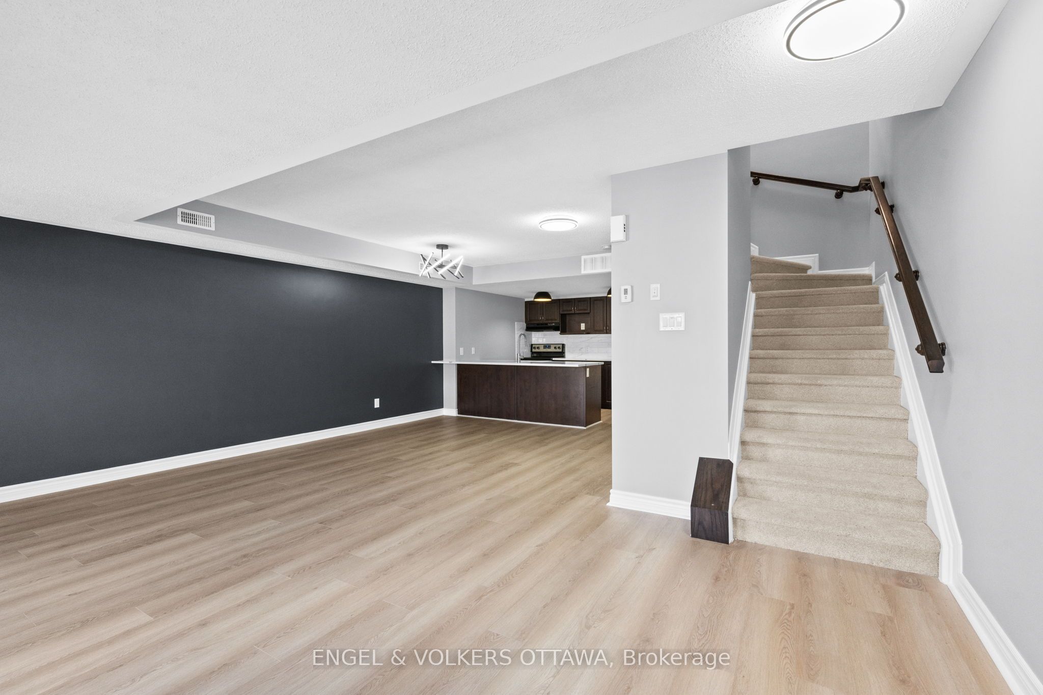 261 Titanium Priv Property Photo 16