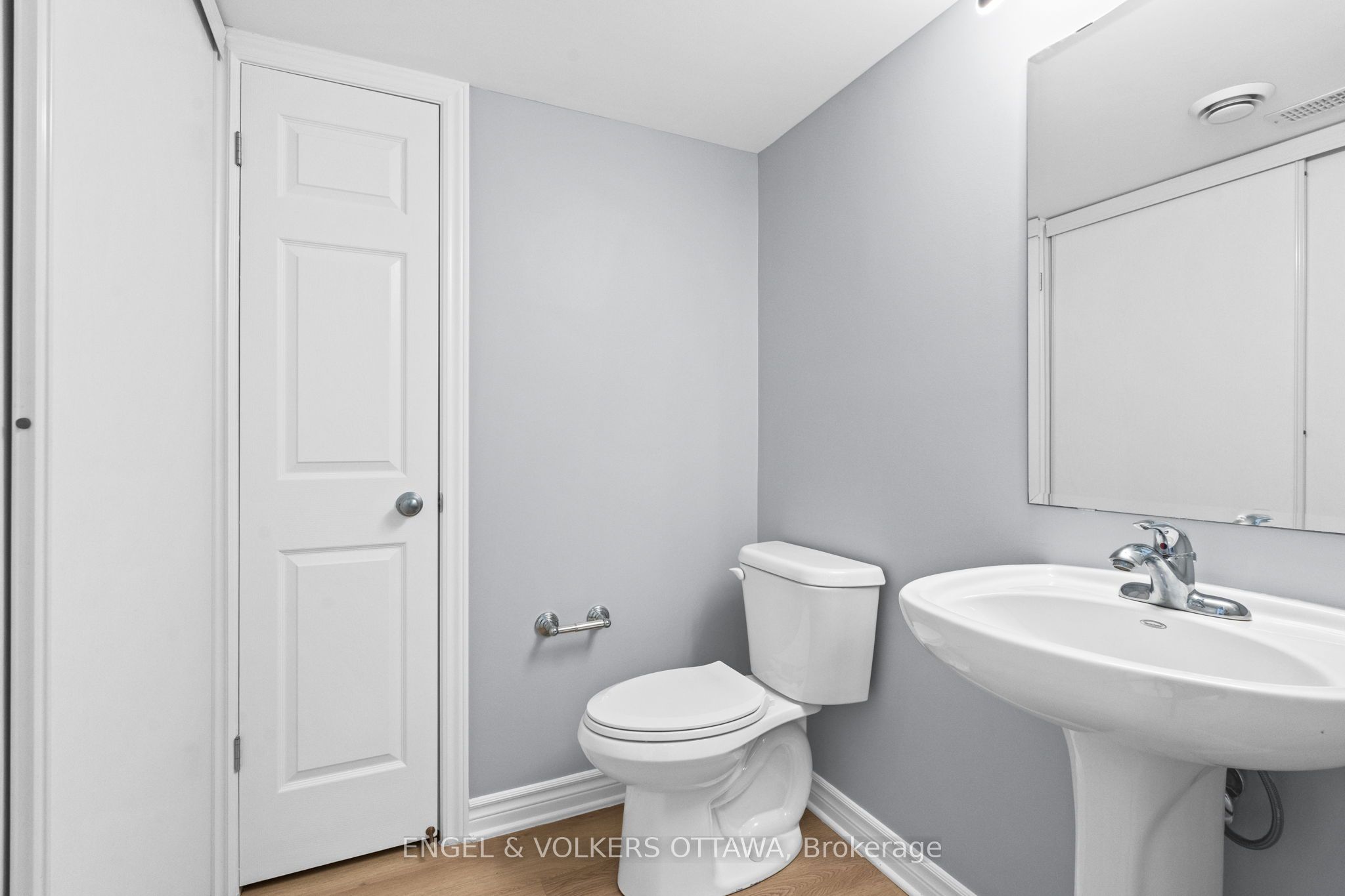 261 Titanium Priv Property Photo 17