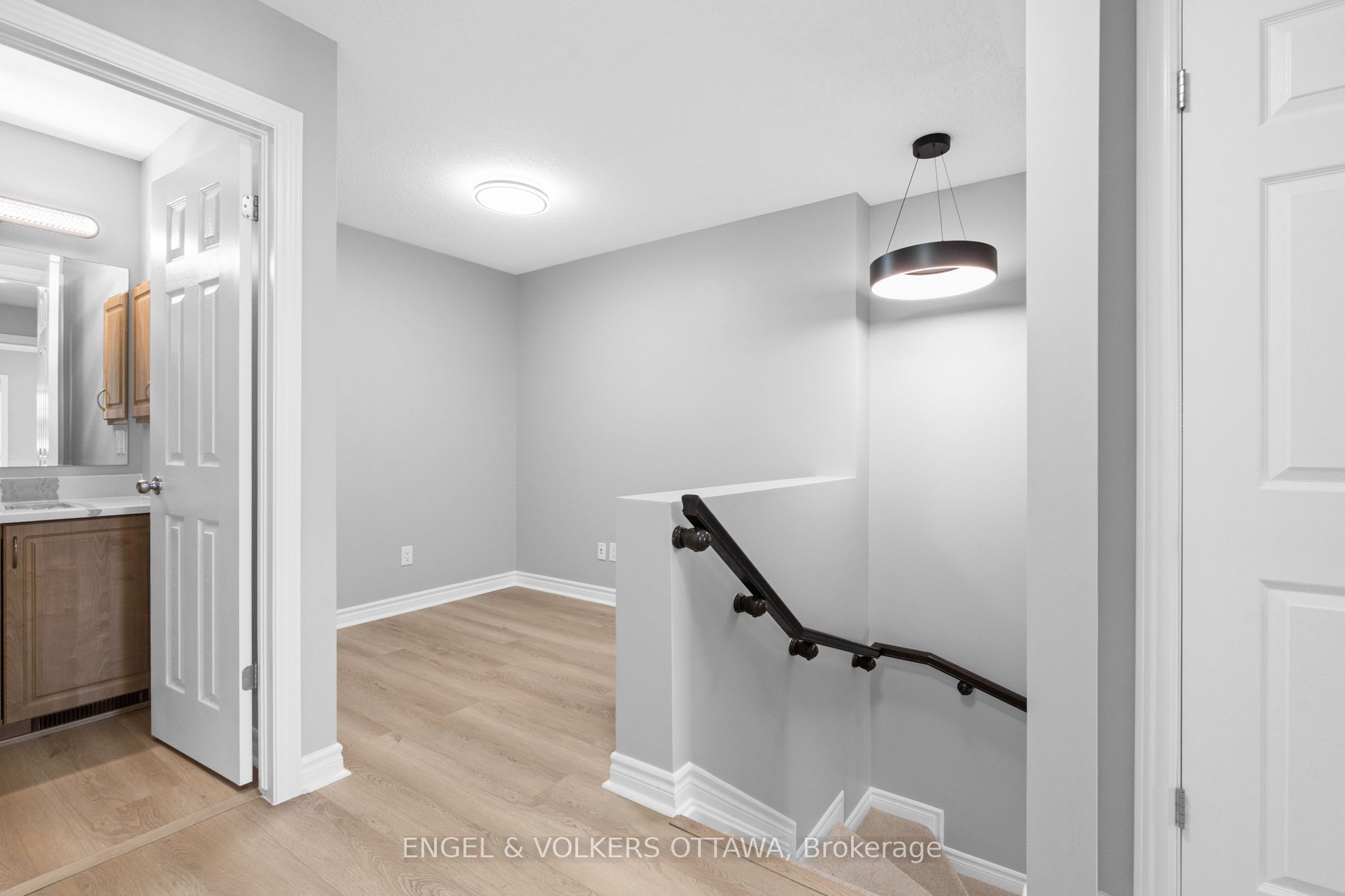 261 Titanium Priv Property Photo 19