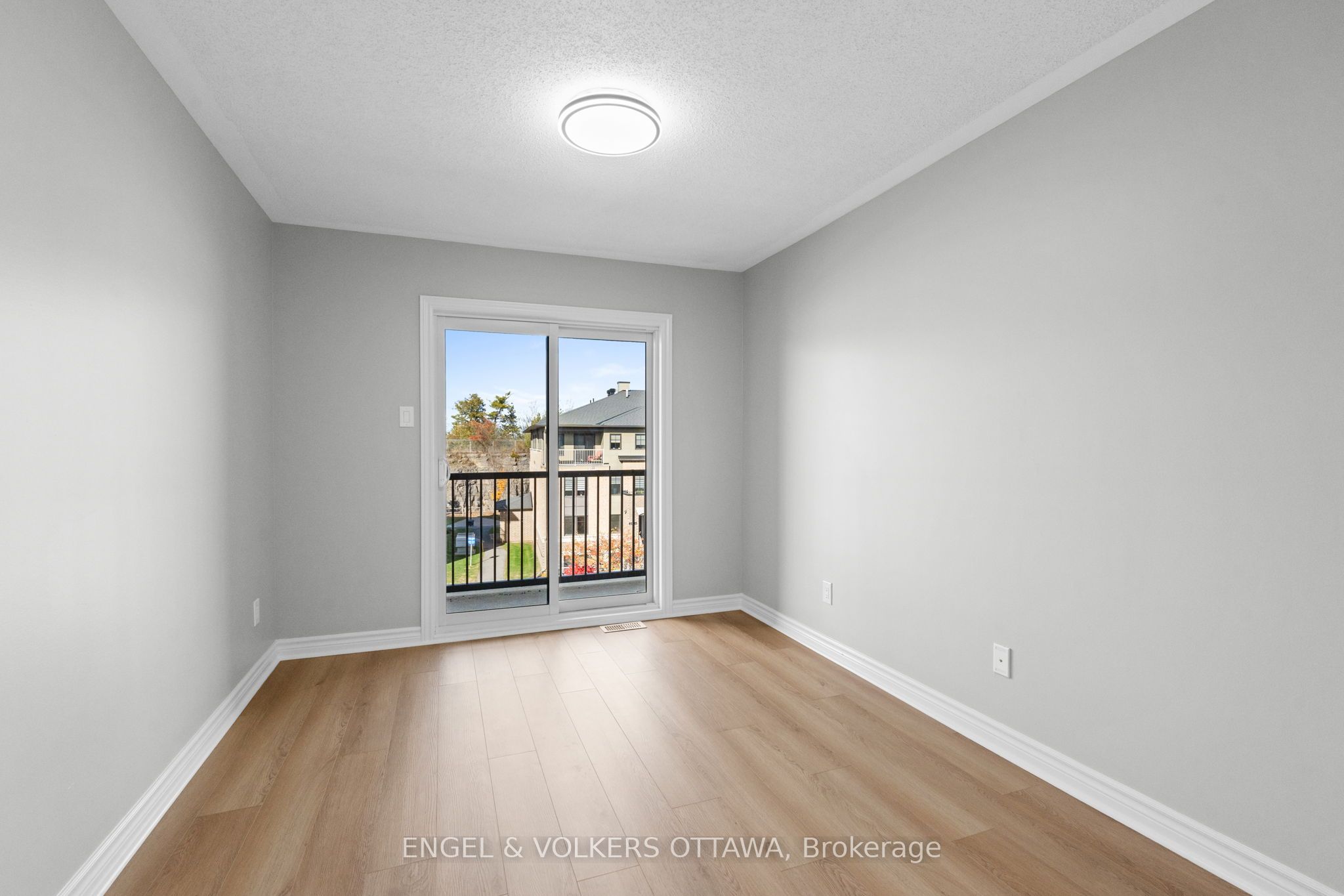 261 Titanium Priv Property Photo 23