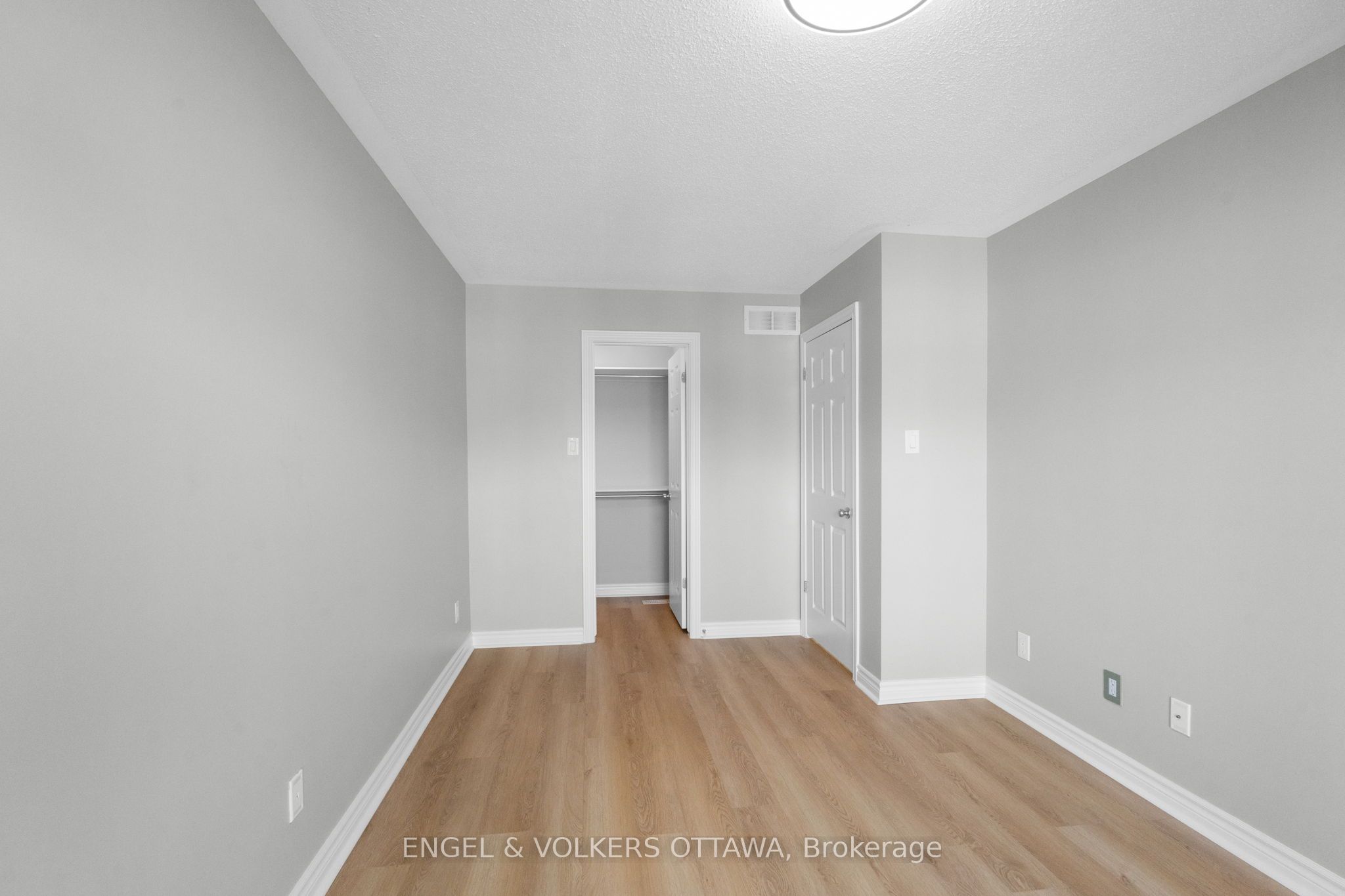 261 Titanium Priv Property Photo 26