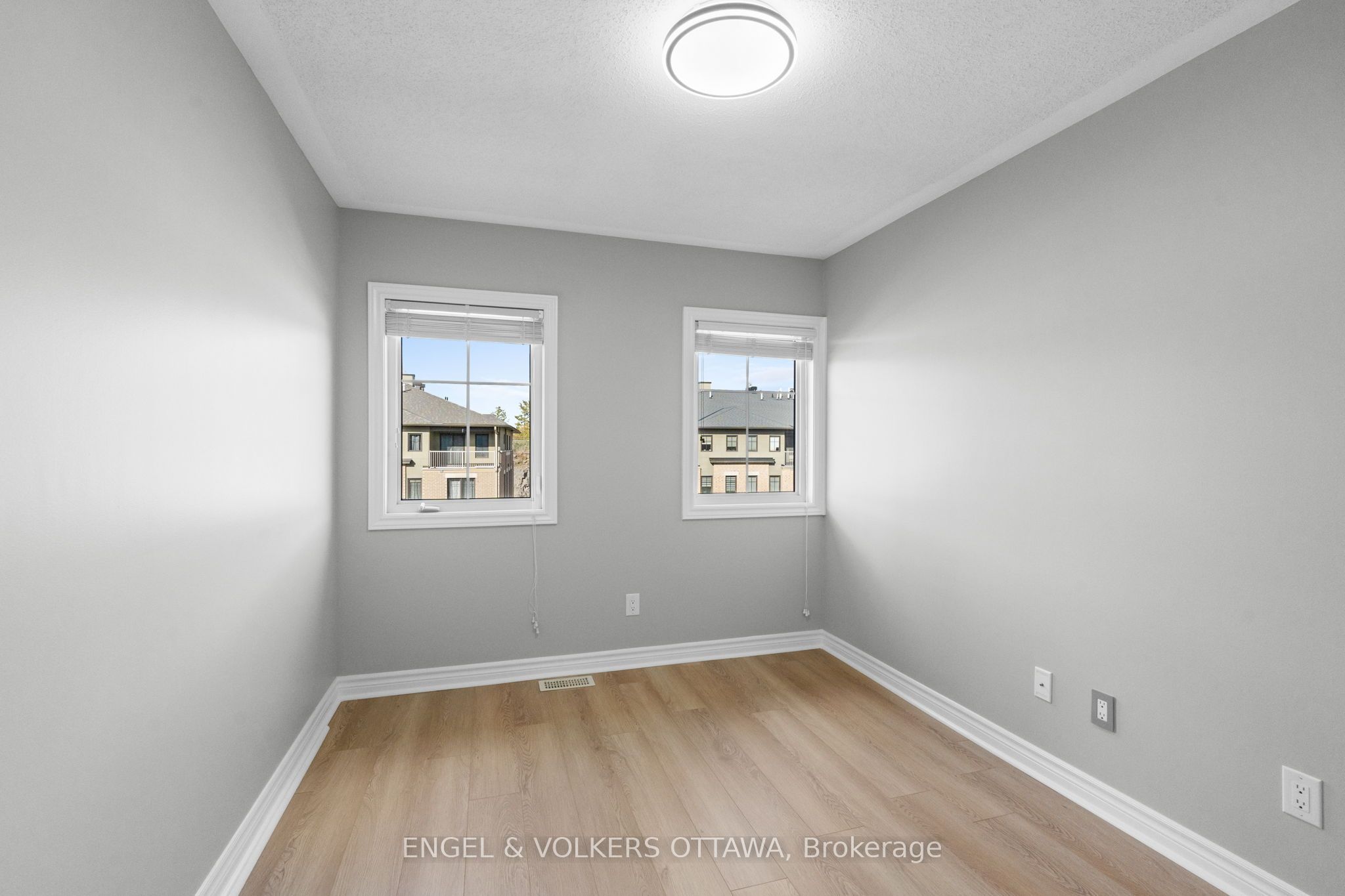 261 Titanium Priv Property Photo 29