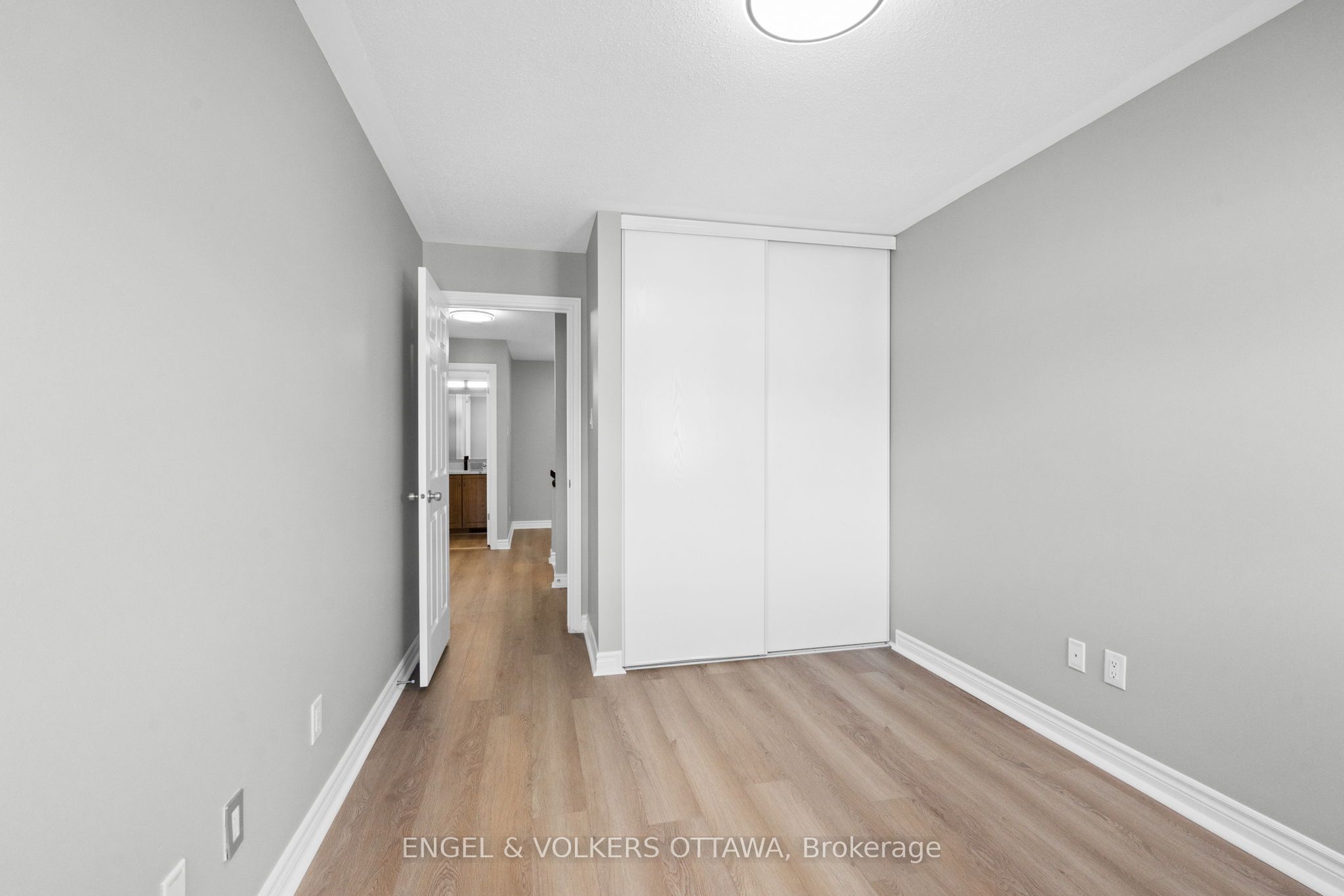 261 Titanium Priv Property Photo 30