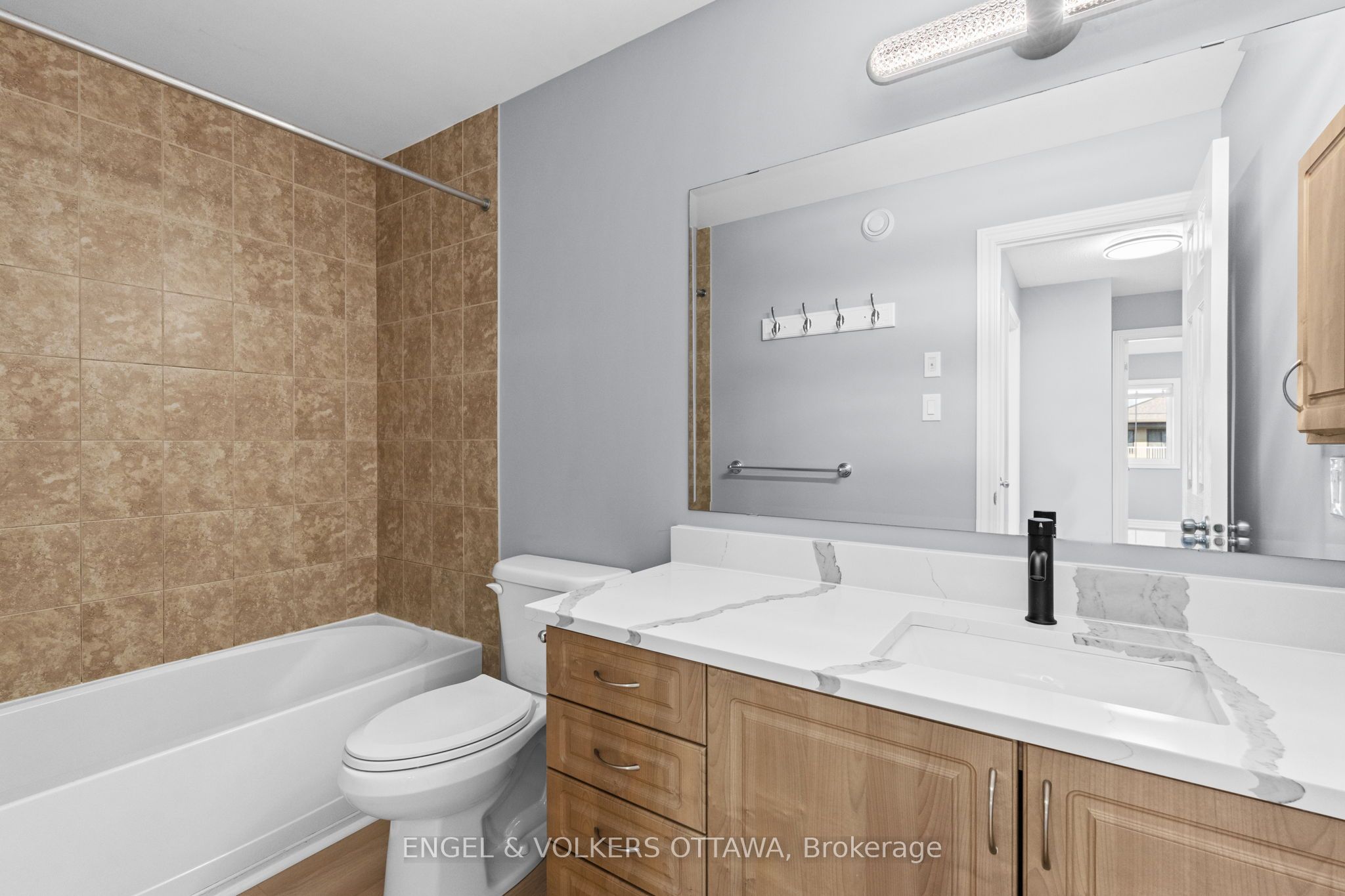 261 Titanium Priv Property Photo 31