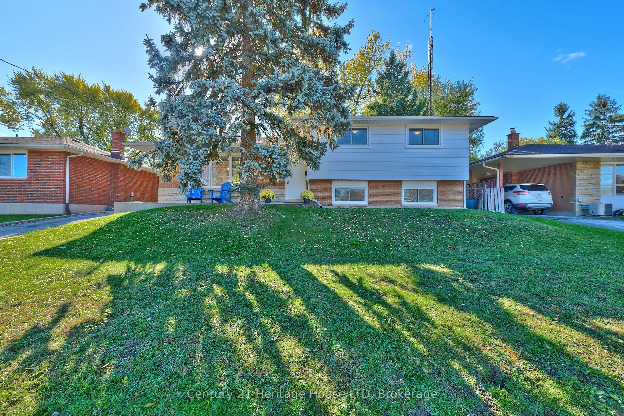 148 Champlain Dr Property Photo 1