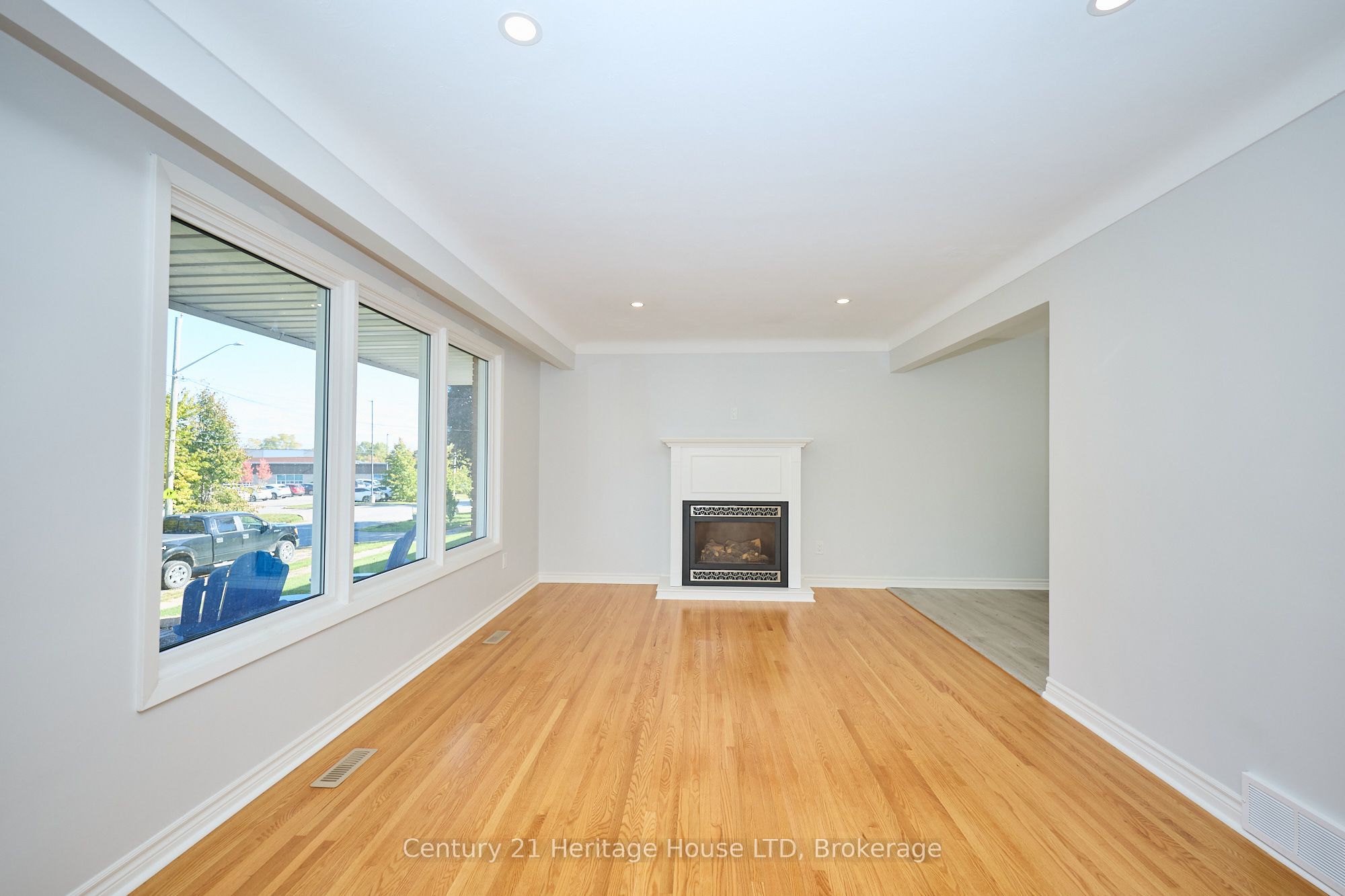 148 Champlain Dr Property Photo 6