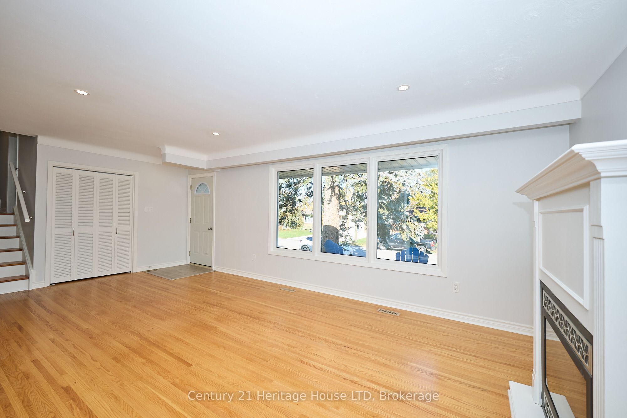 148 Champlain Dr Property Photo 7