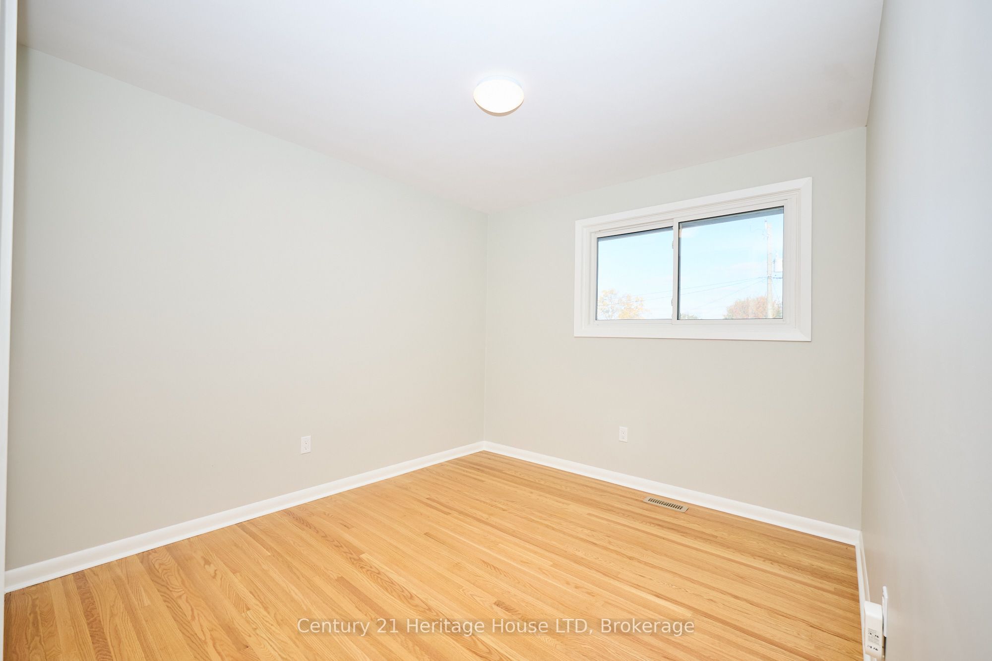 148 Champlain Dr Property Photo 17