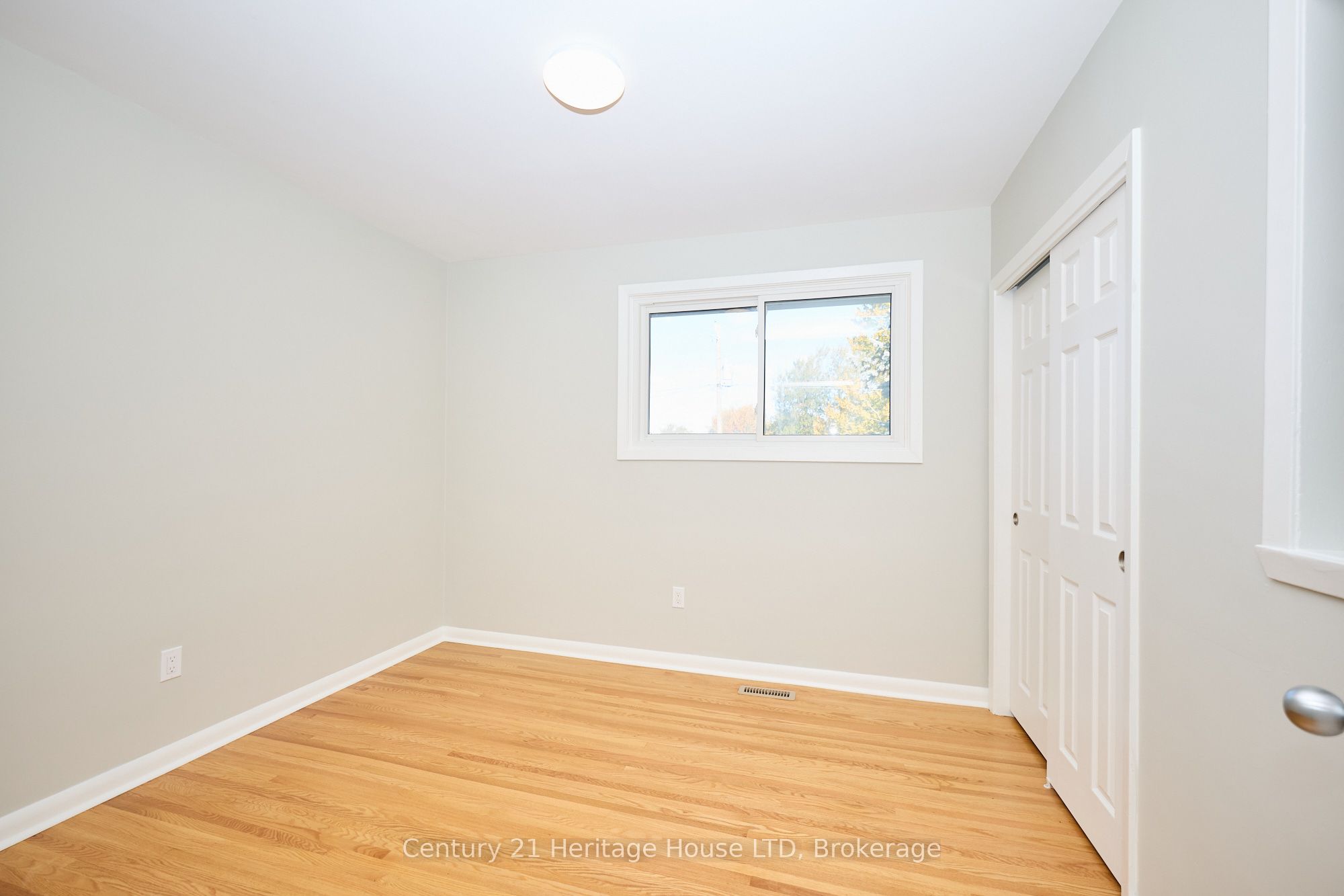 148 Champlain Dr Property Photo 19