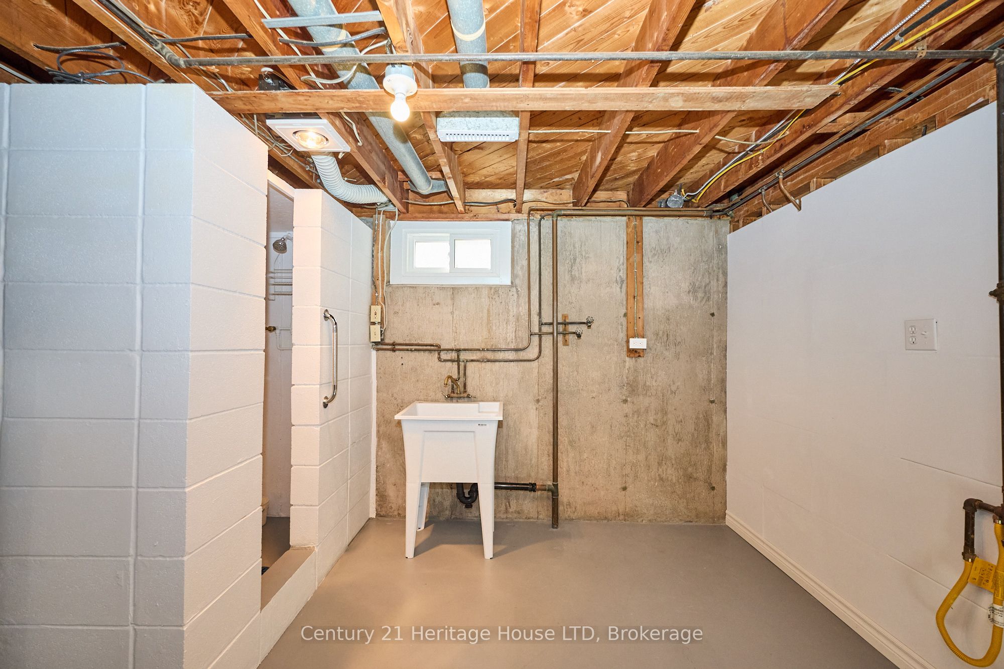 148 Champlain Dr Property Photo 29