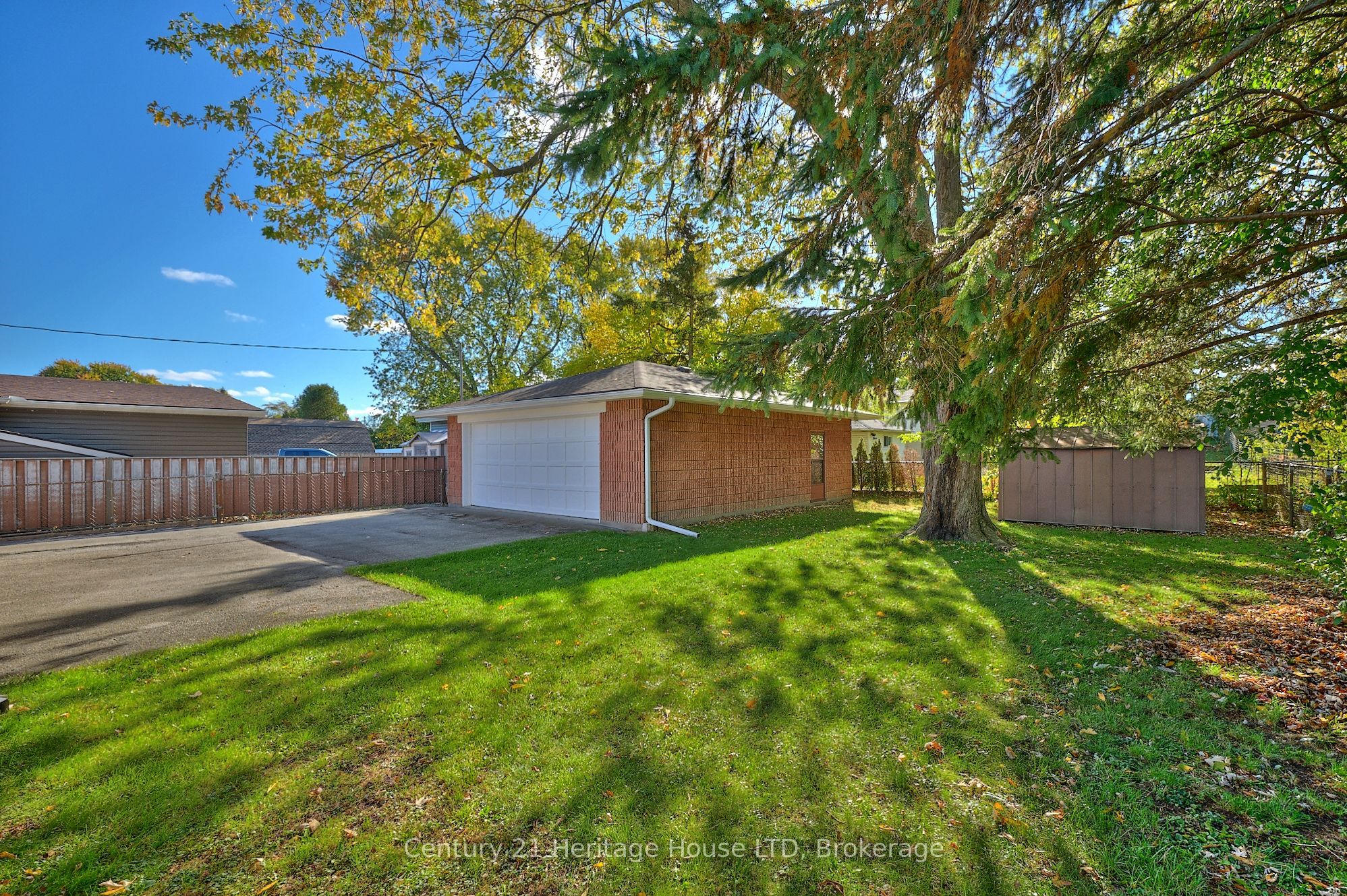 148 Champlain Dr Property Photo 33