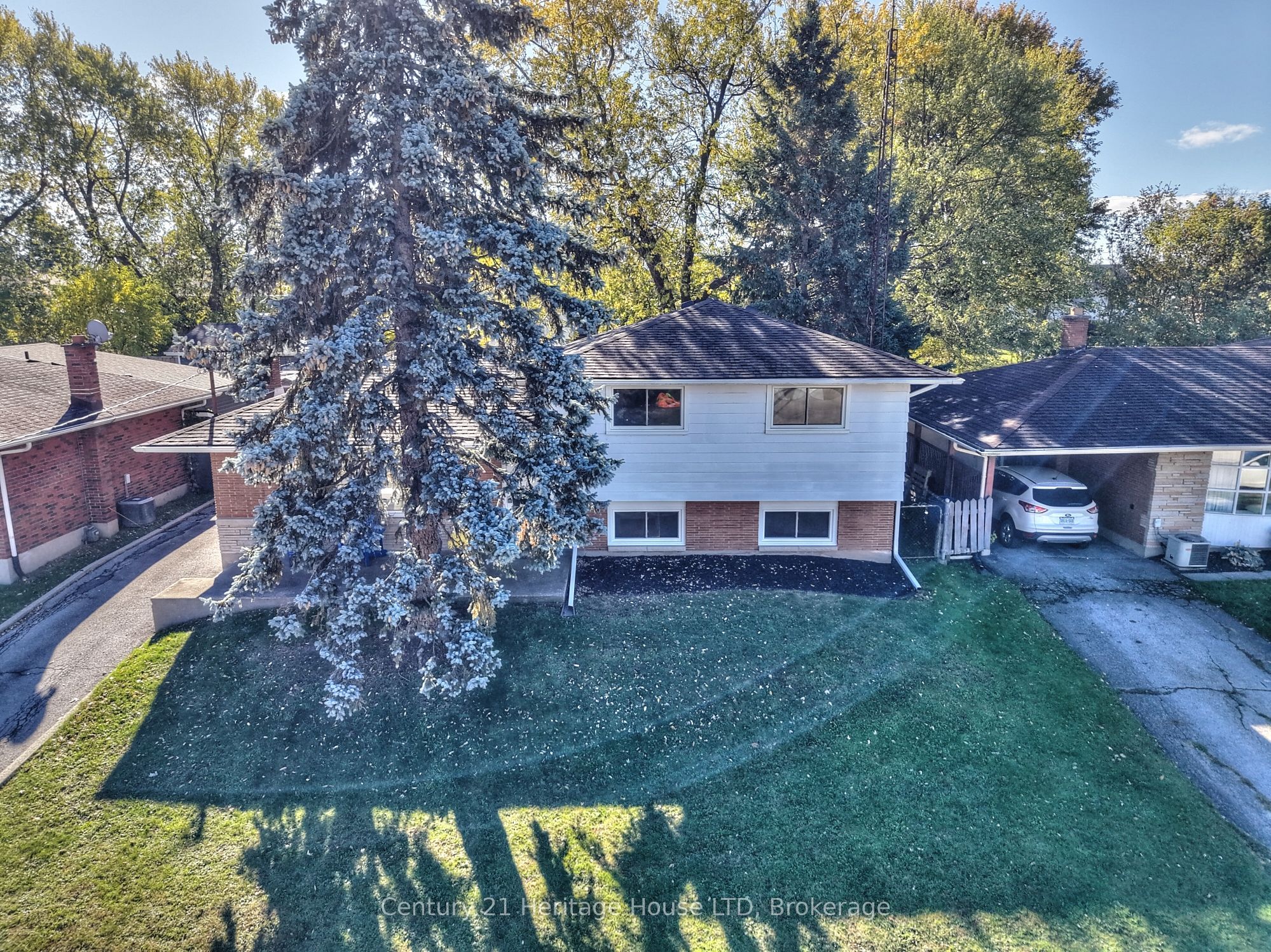 148 Champlain Dr Property Photo 34