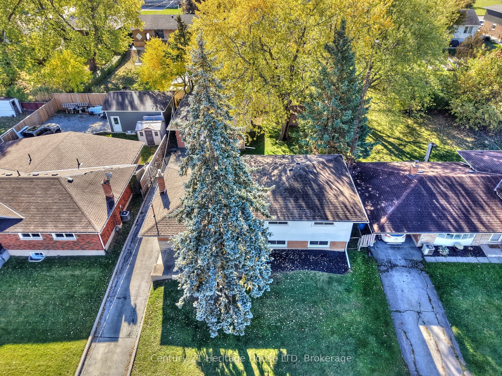 148 Champlain Dr Property Photo 37