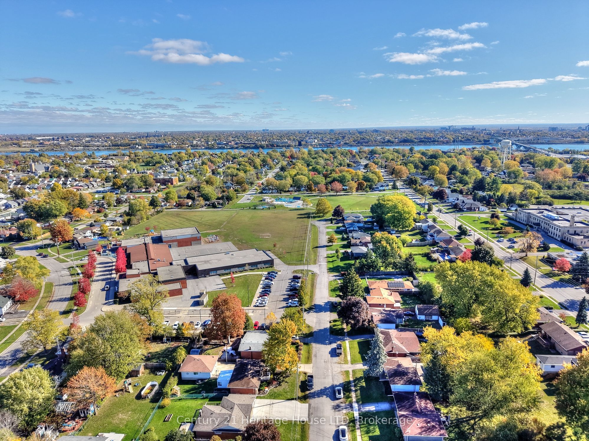 148 Champlain Dr Property Photo 44