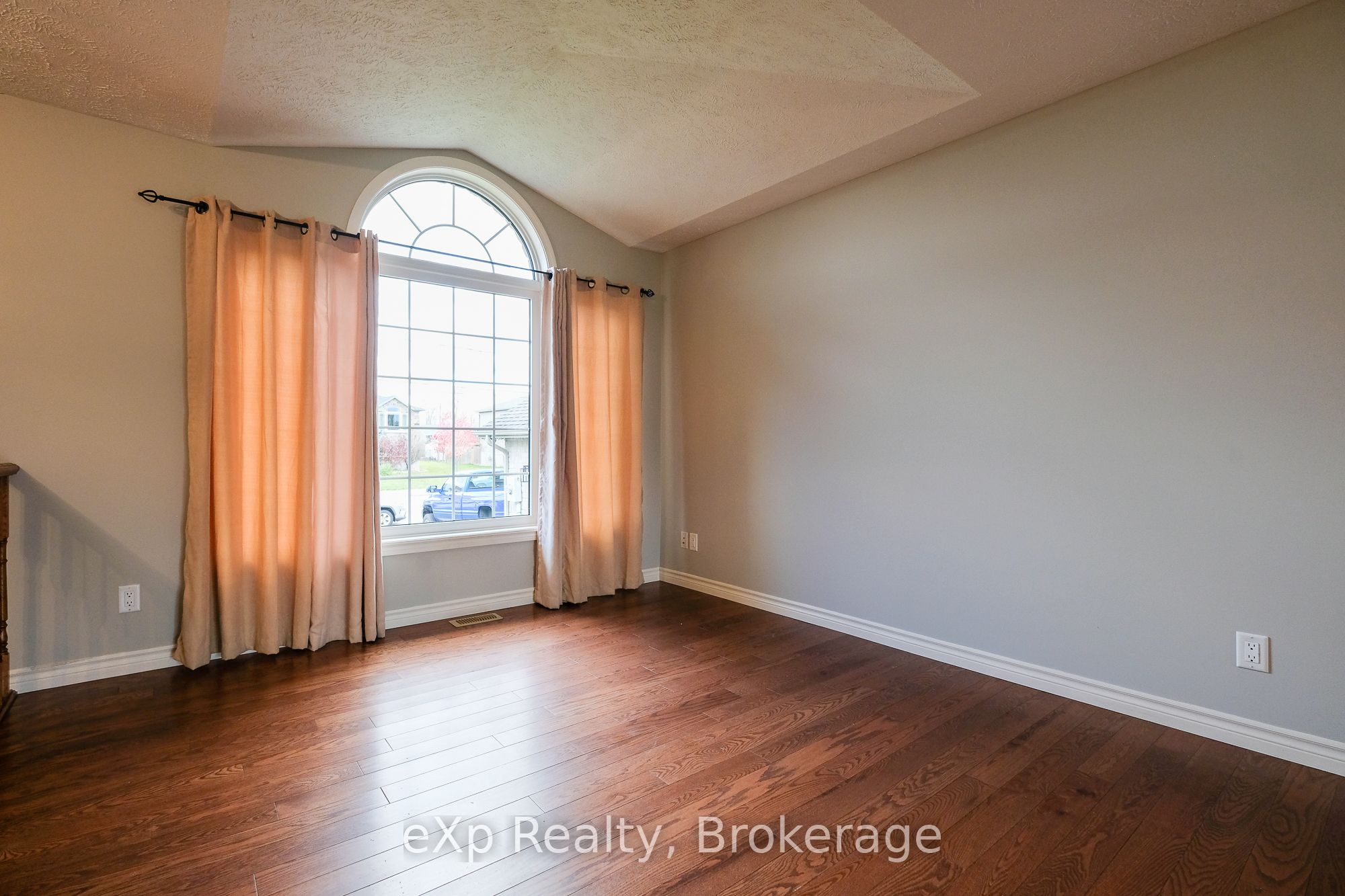 823 23rd St E Property Photo 7