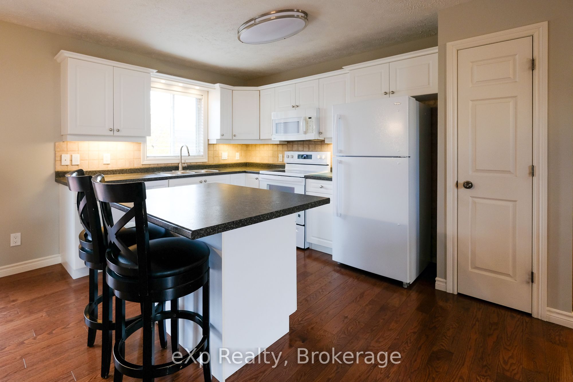 823 23rd St E Property Photo 9