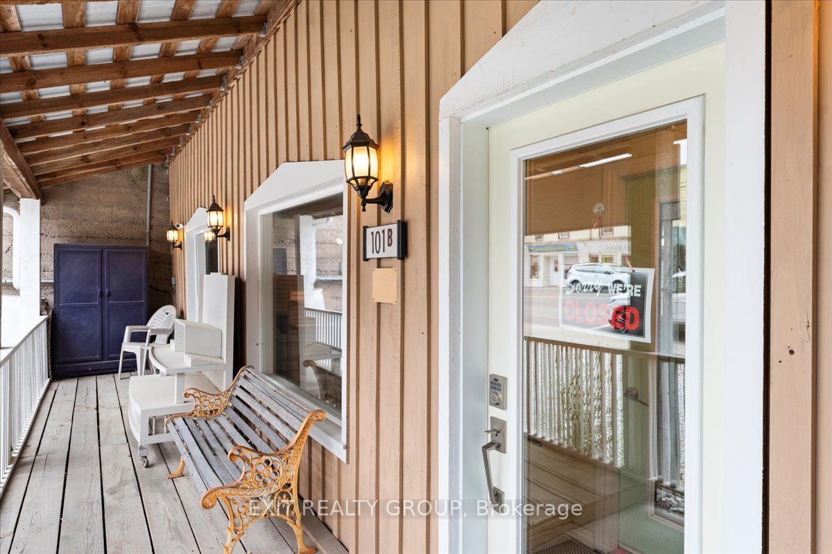 101 Durham St S Property Photo 2