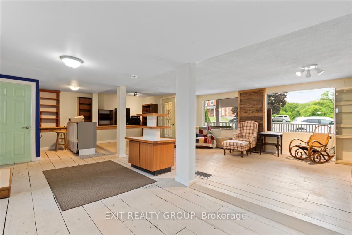 101 Durham St S Property Photo 4