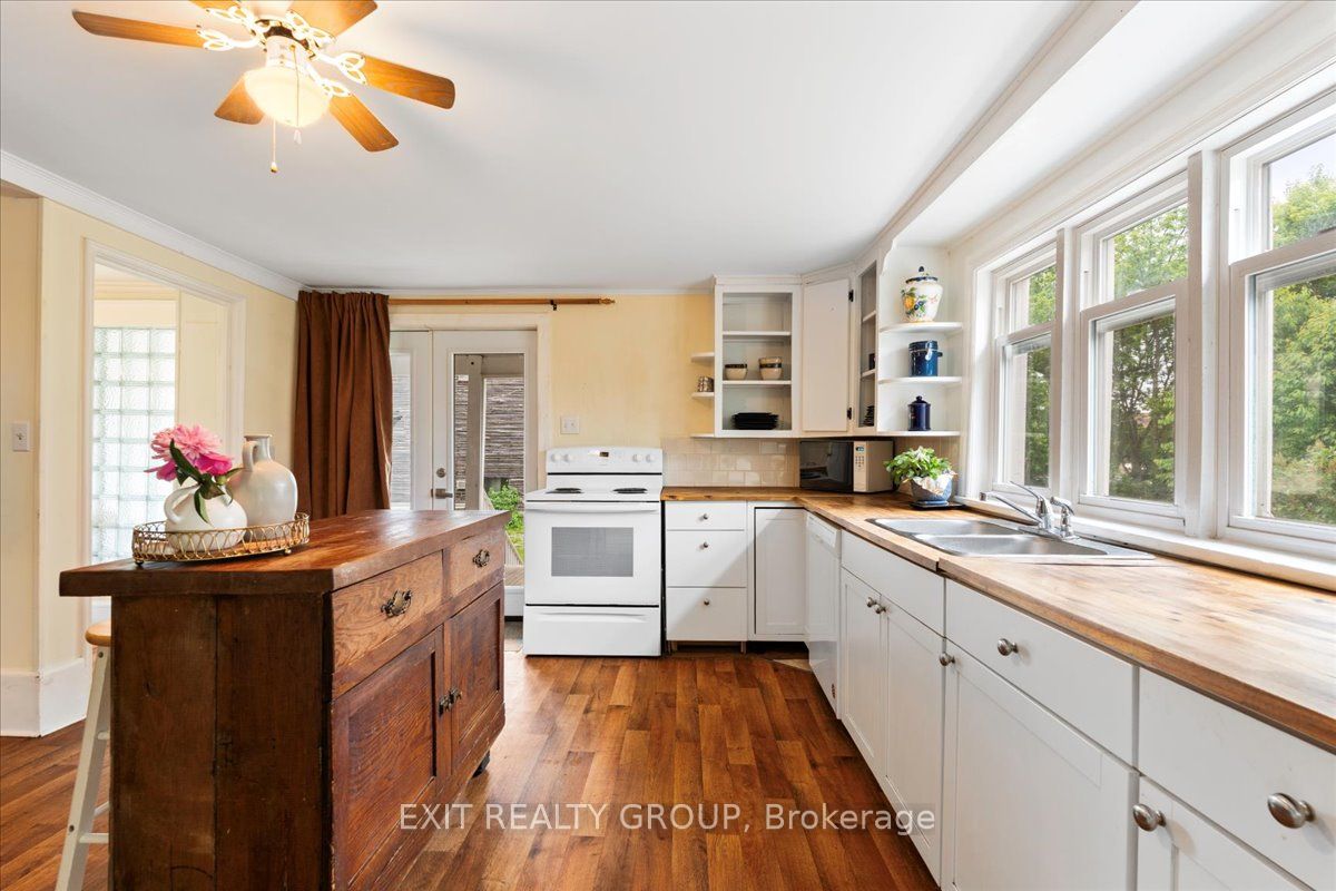 101 Durham St S Property Photo 8