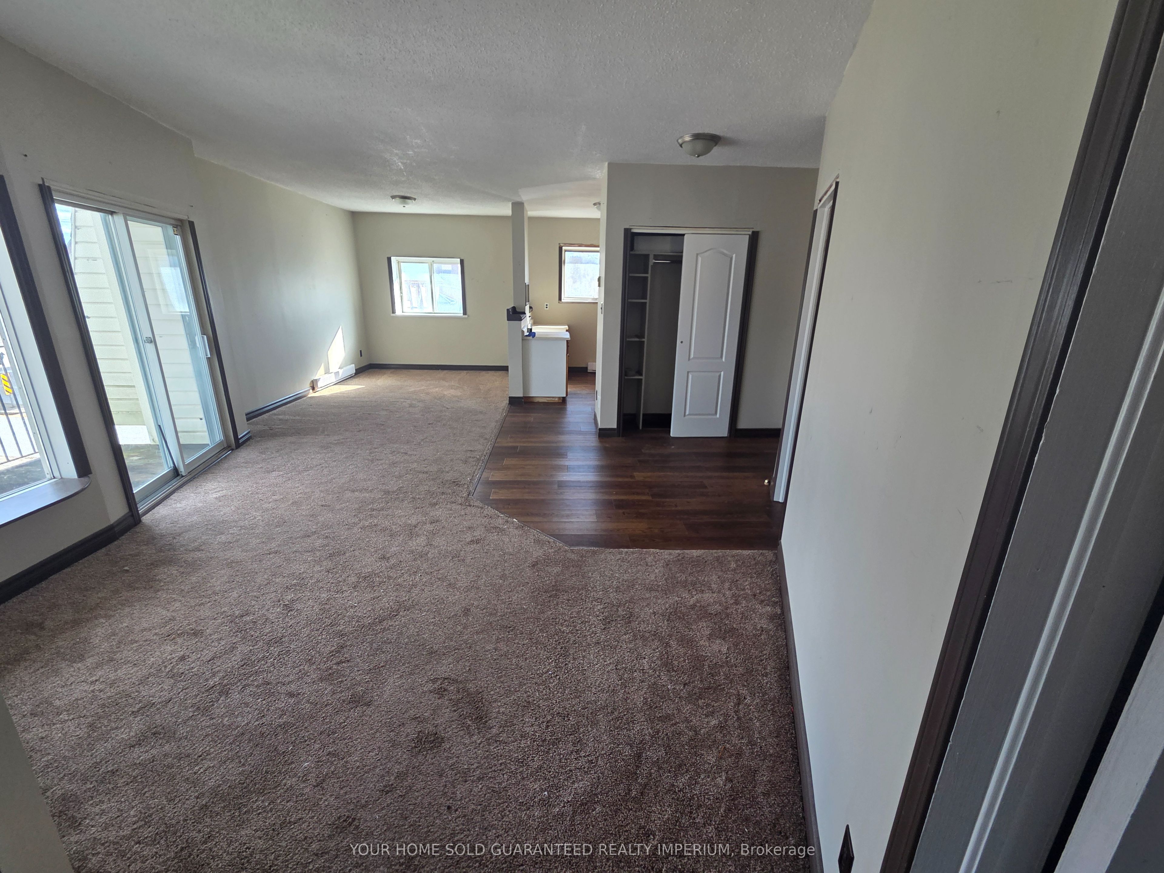 8 Wellington St Property Photo 2