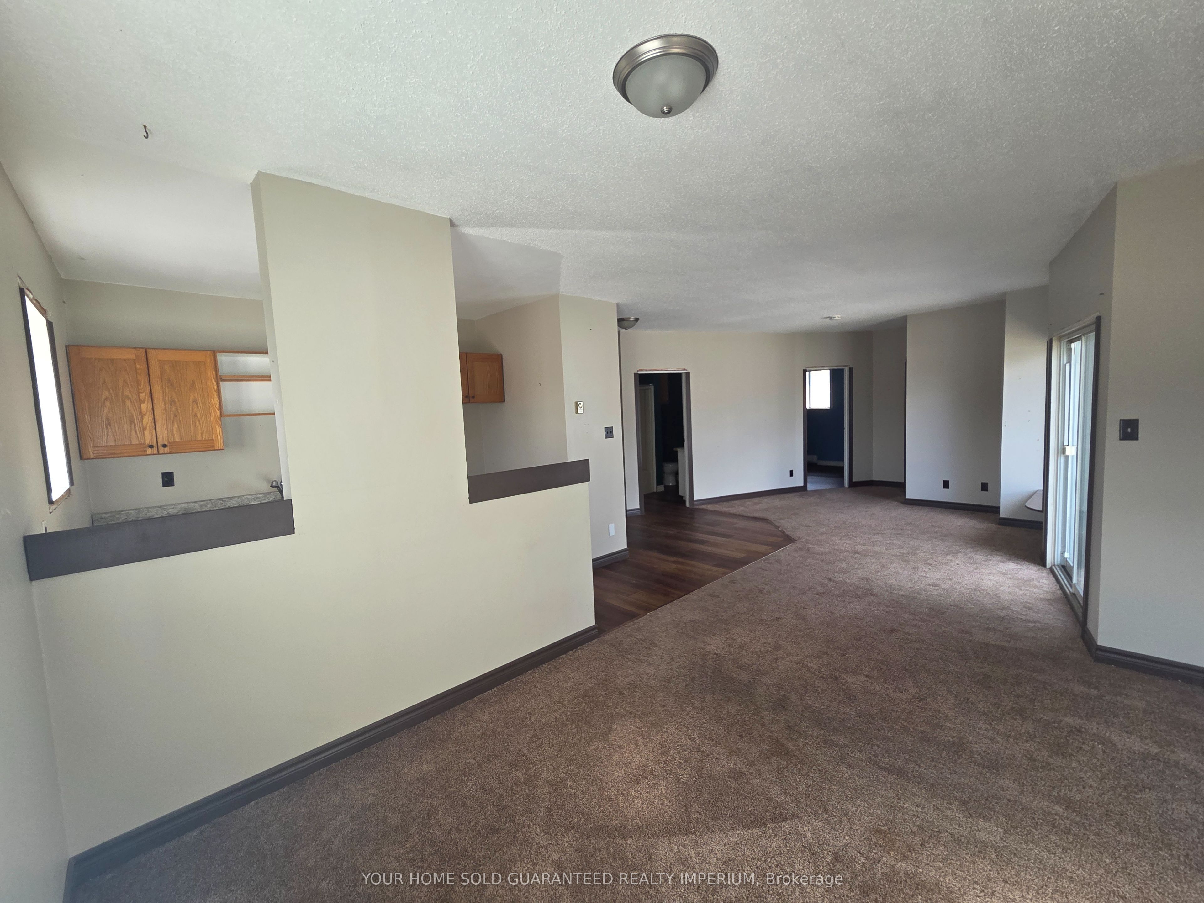 8 Wellington St Property Photo 4