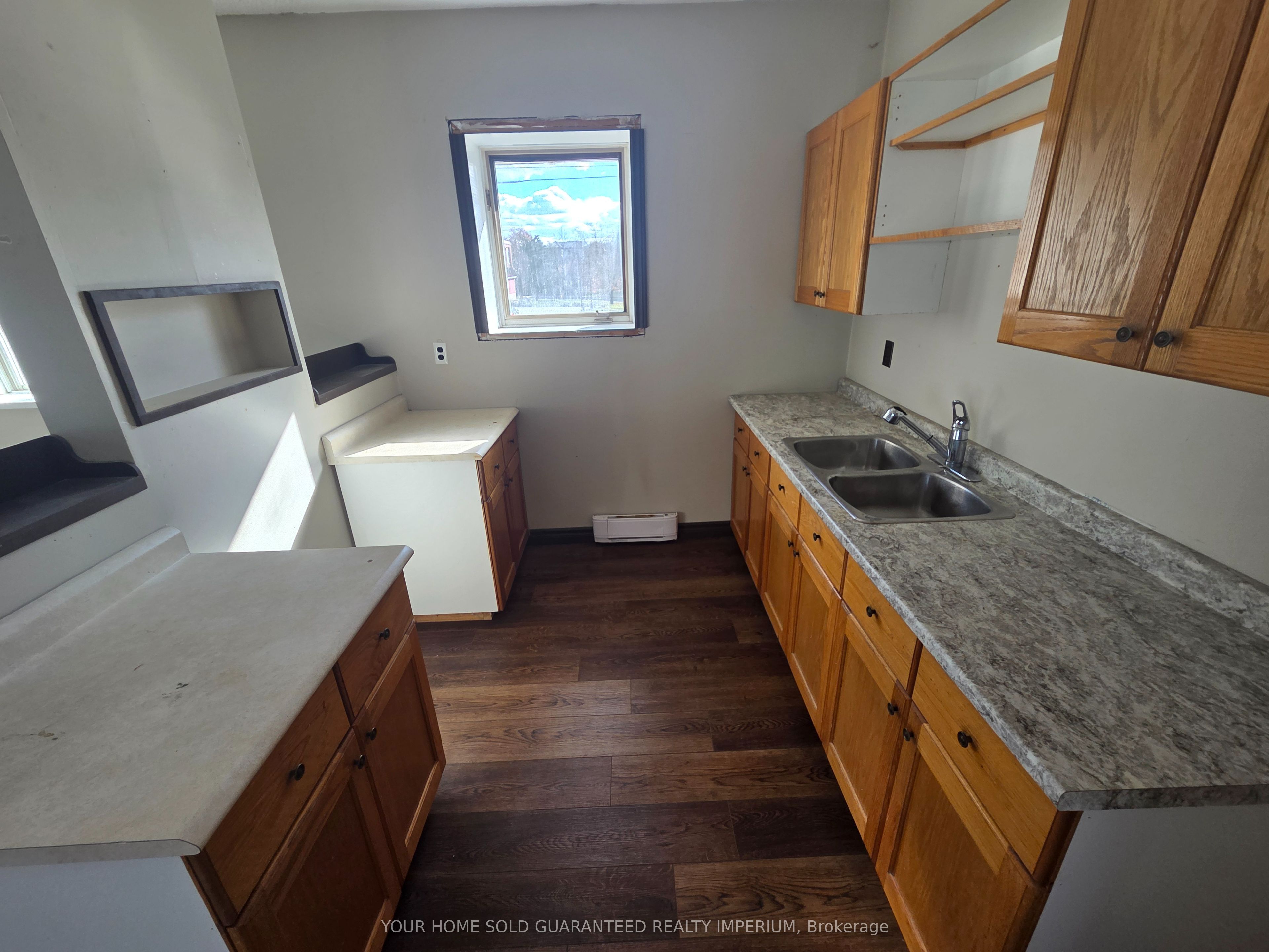 8 Wellington St Property Photo 6