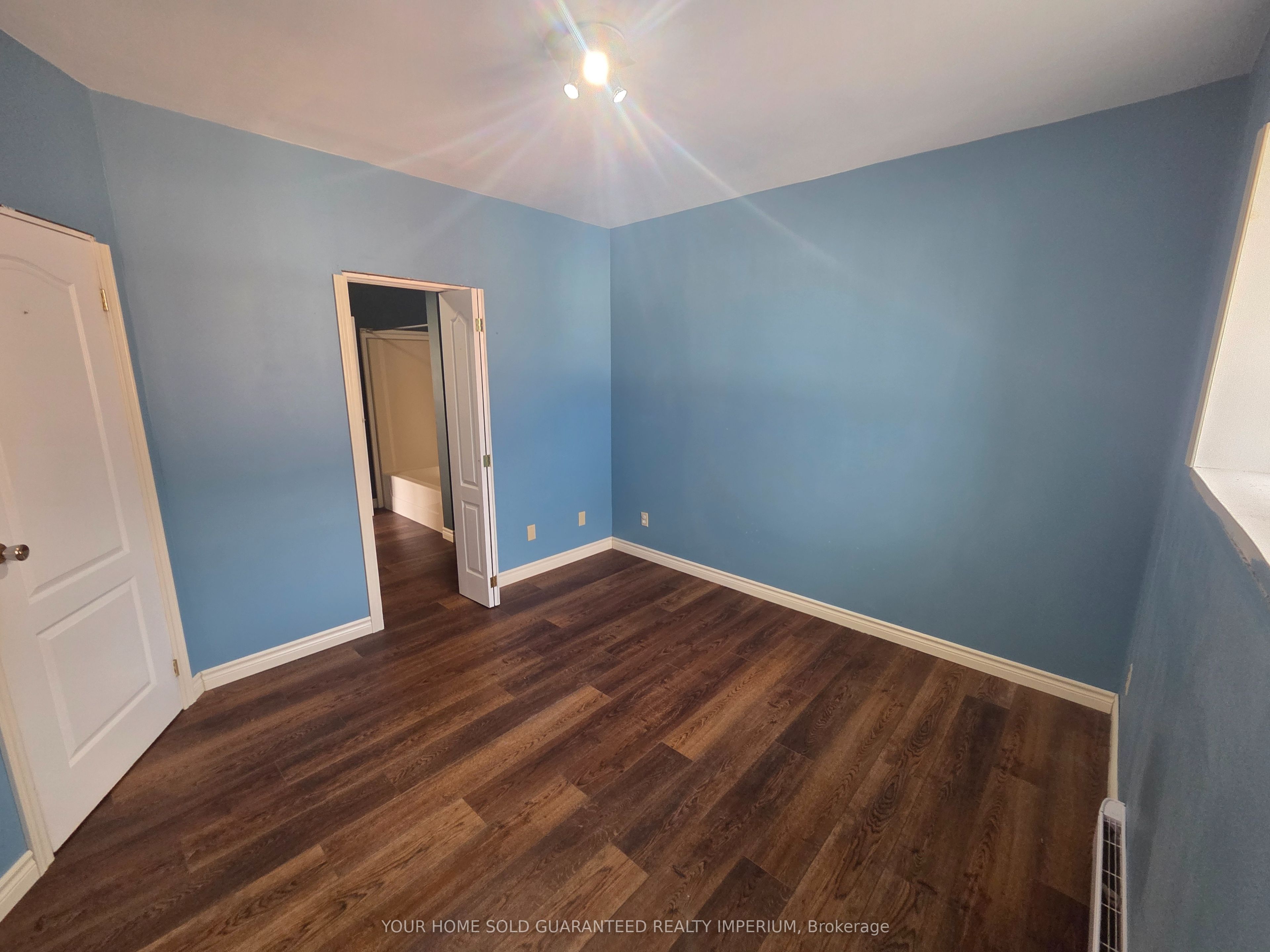 8 Wellington St Property Photo 8