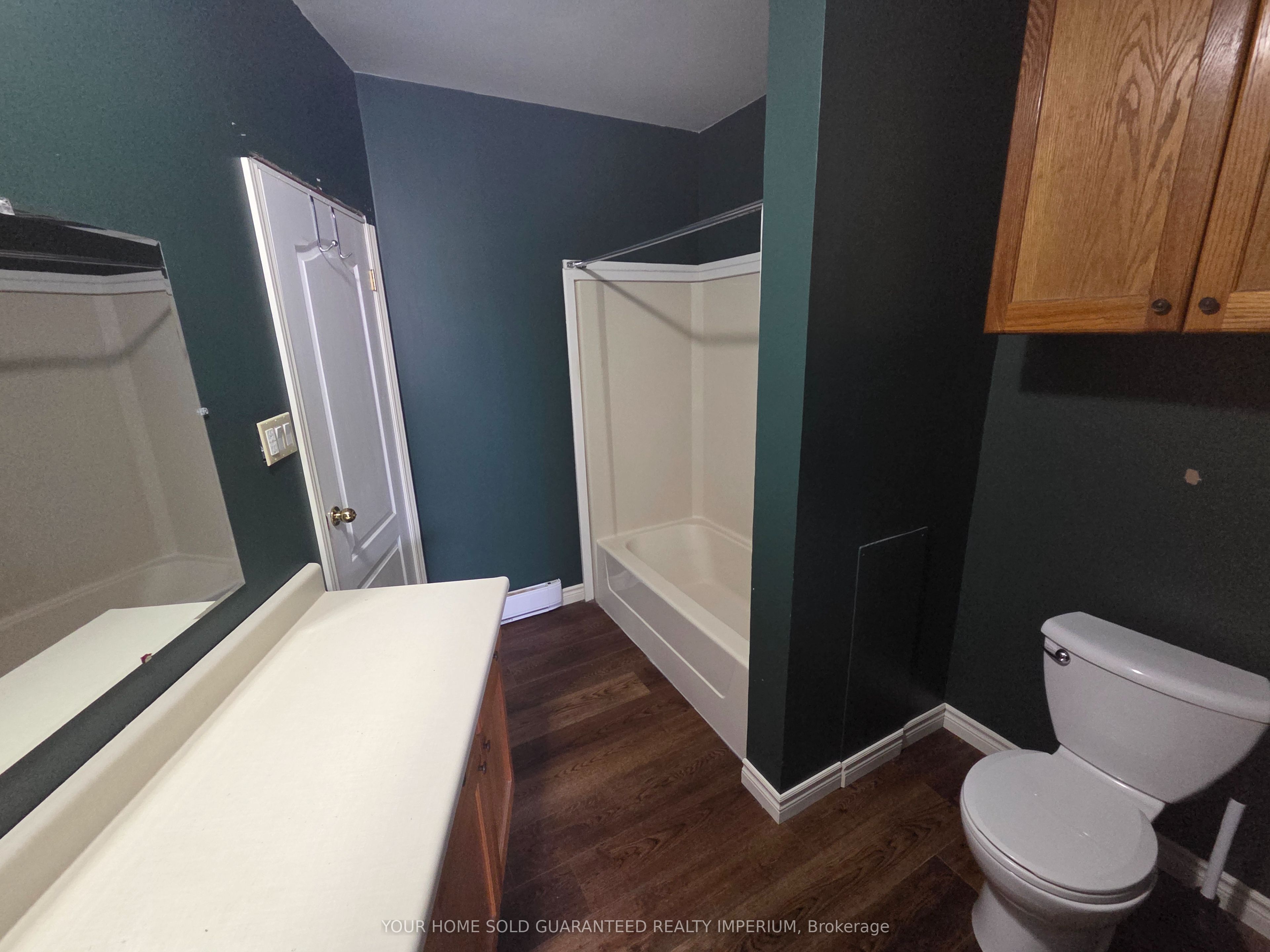 8 Wellington St Property Photo 11