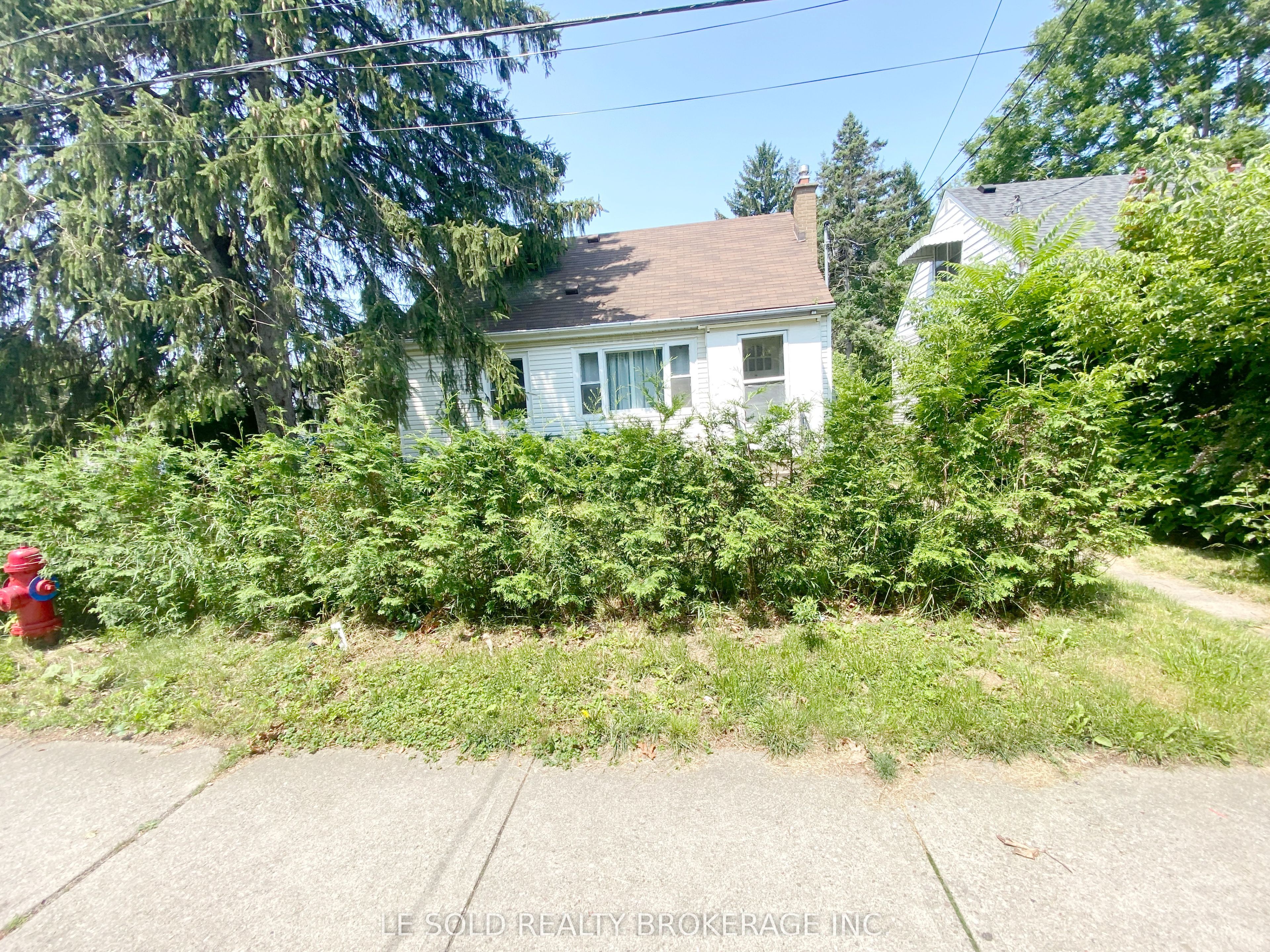 112 Leland Street 1st Floor Room Property Photo 1